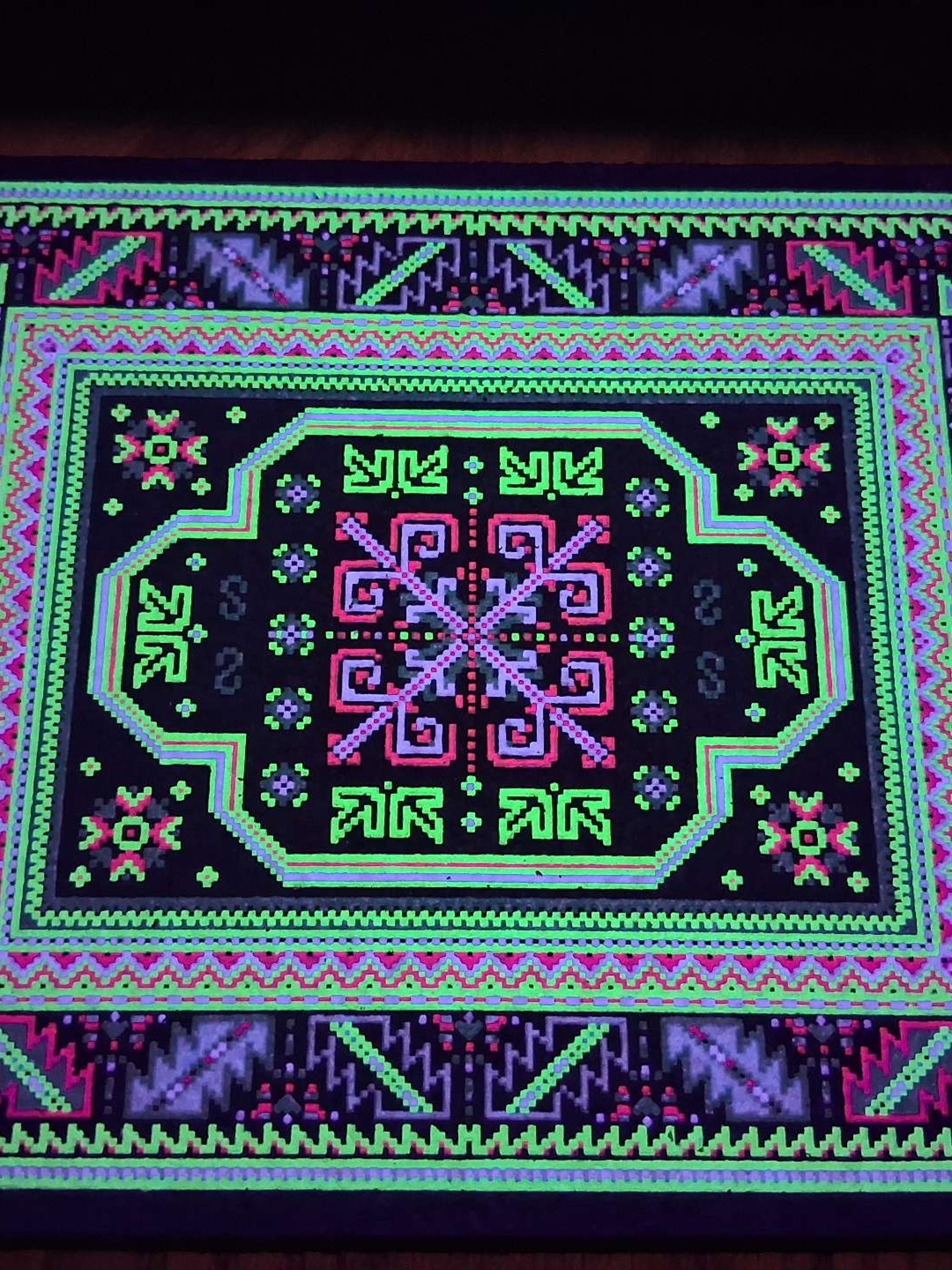 Preview pic of Very Rare* UV Reactive "Mistletoe" Bitrug, Moodmat