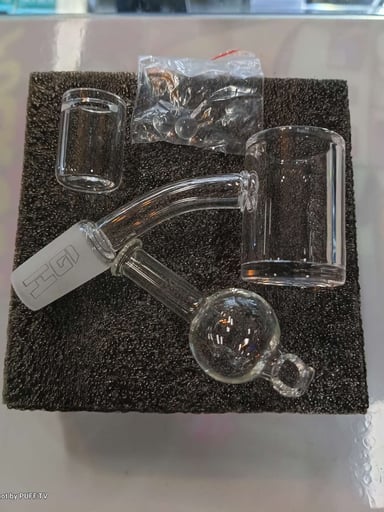 Preview pic of Flat Top 25mm full quartz banger set w/ quartz bucket insert