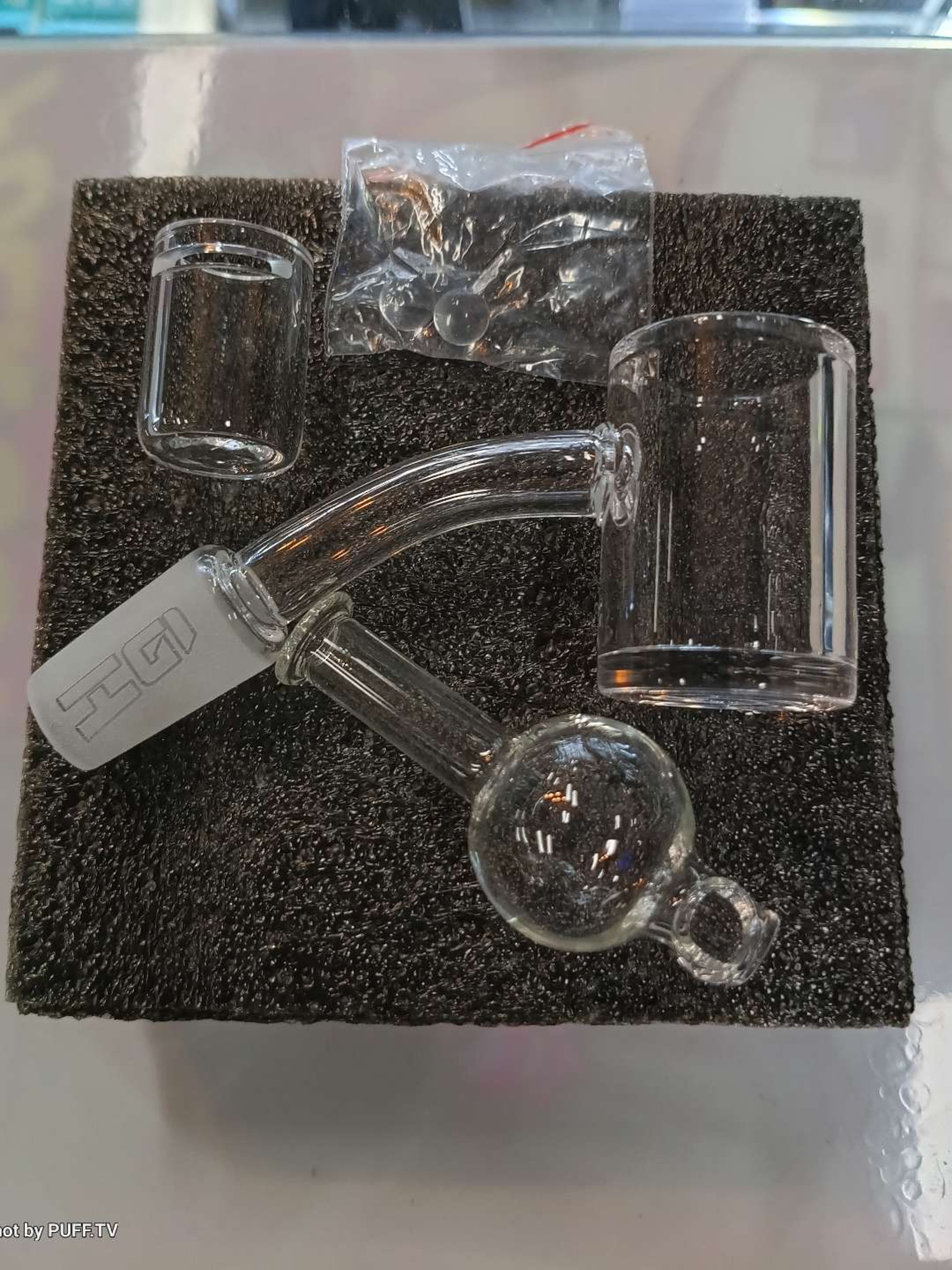 Preview pic of Flat Top 25mm full quartz banger set w/ quartz bucket insert