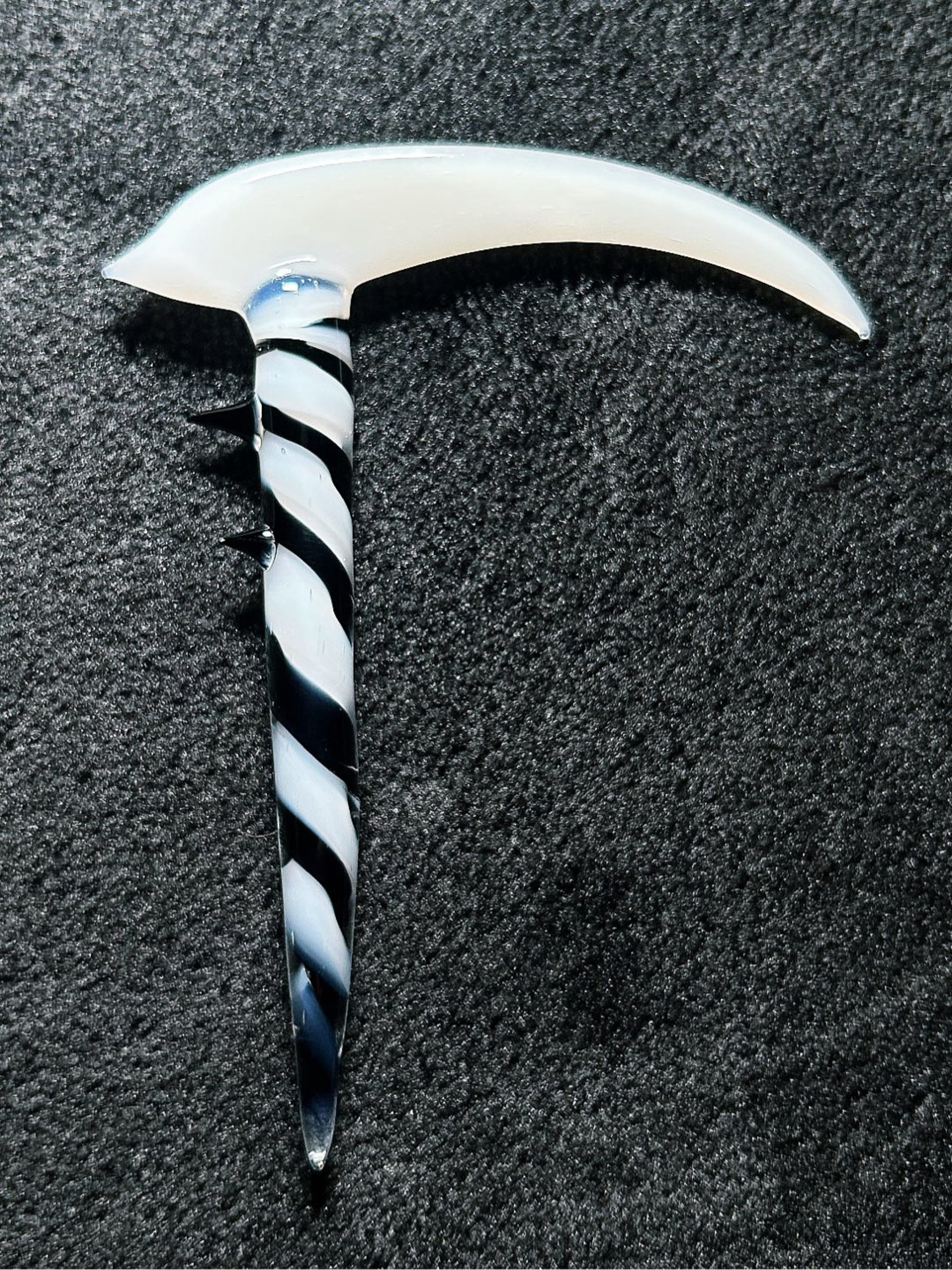 Preview pic of MarvinsGlass Signature Uv Scythe! 🪿