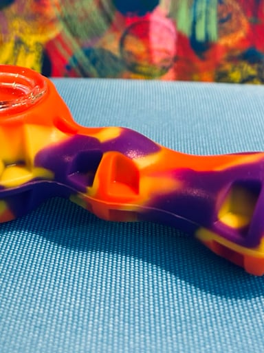 Preview pic of Silicone and glass hand pipe
