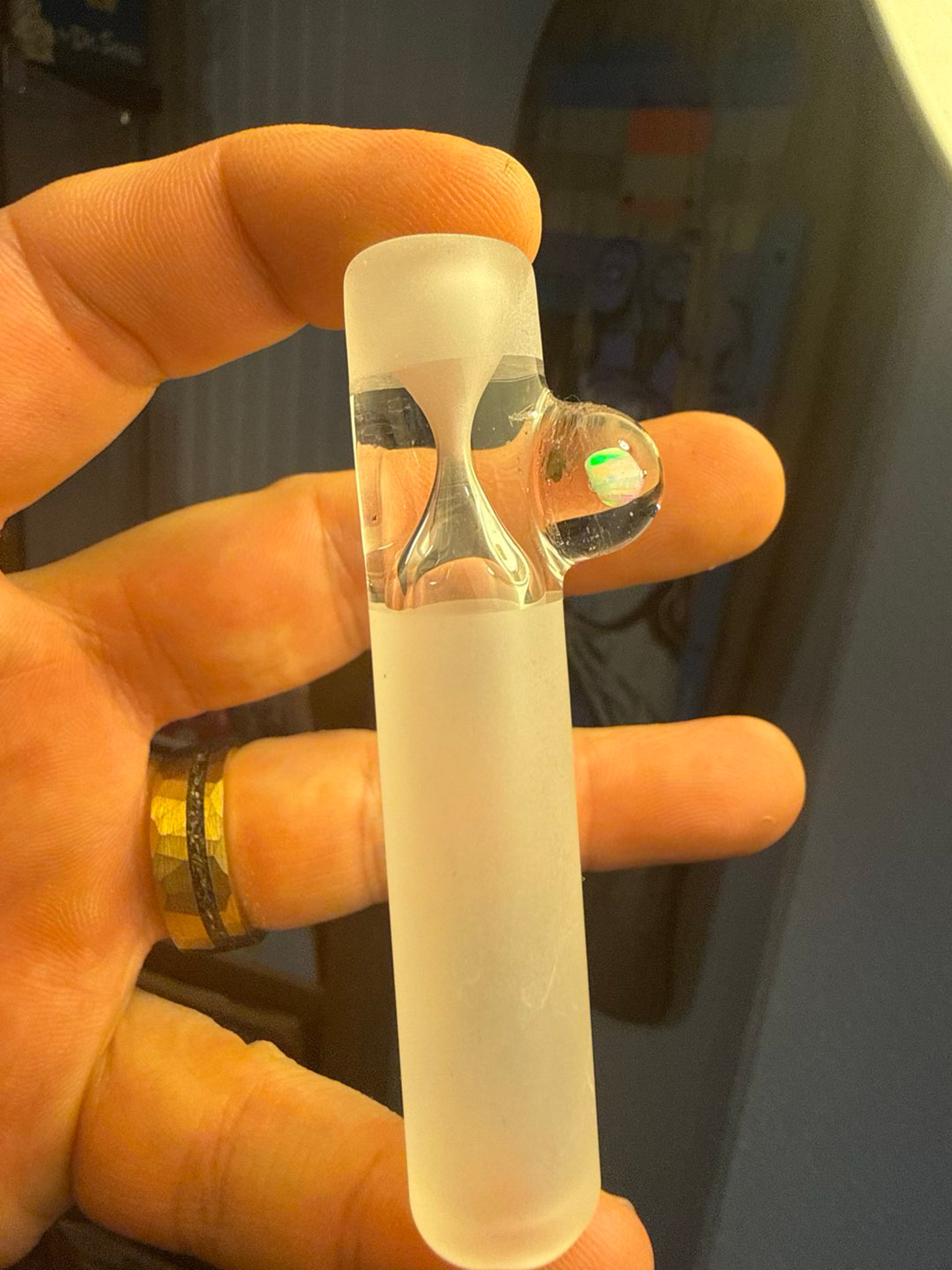 Preview pic of Frosted chillum with opal