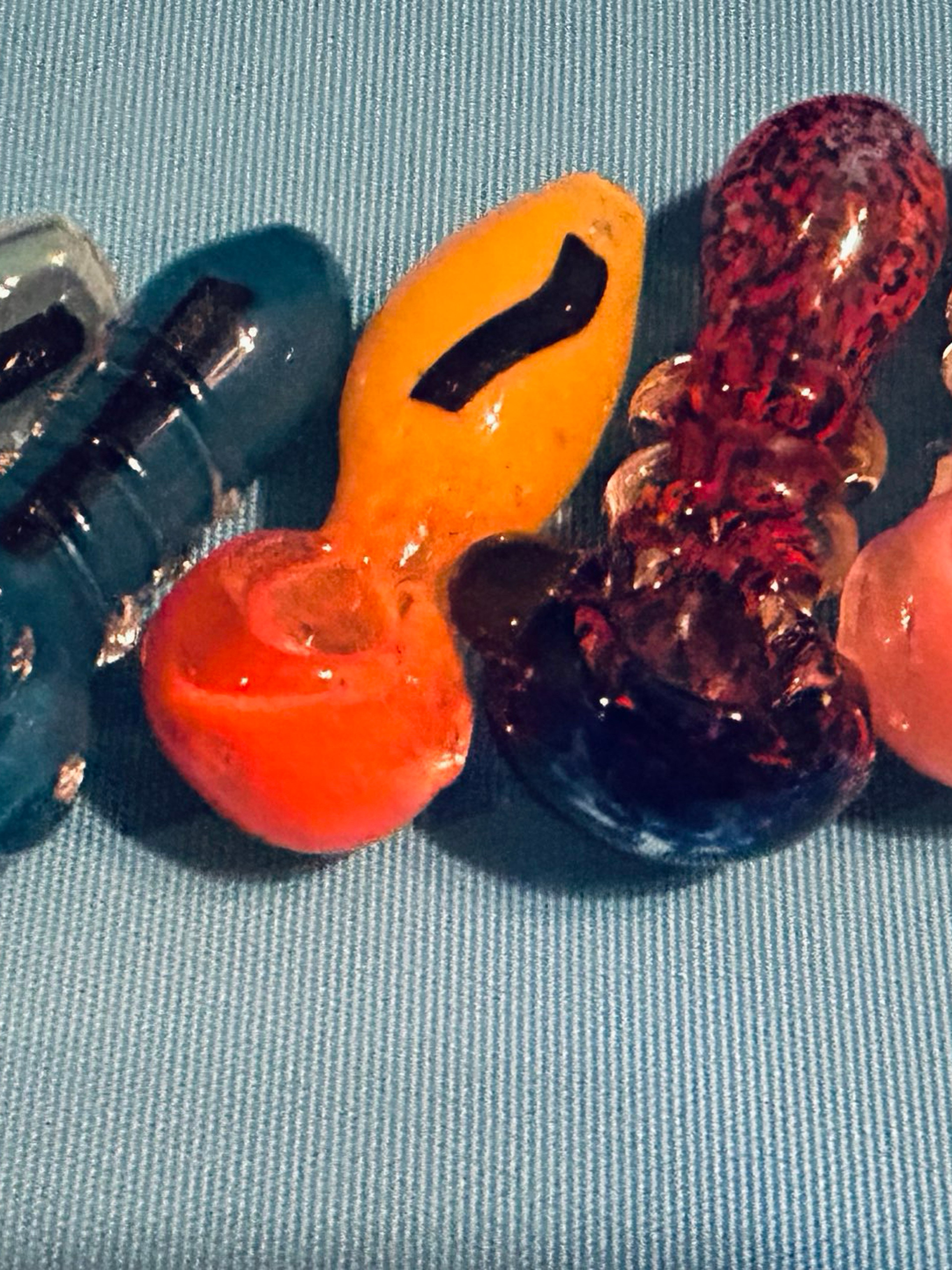 Preview pic of Lot of 6 spoon hand pipes - multiple colors