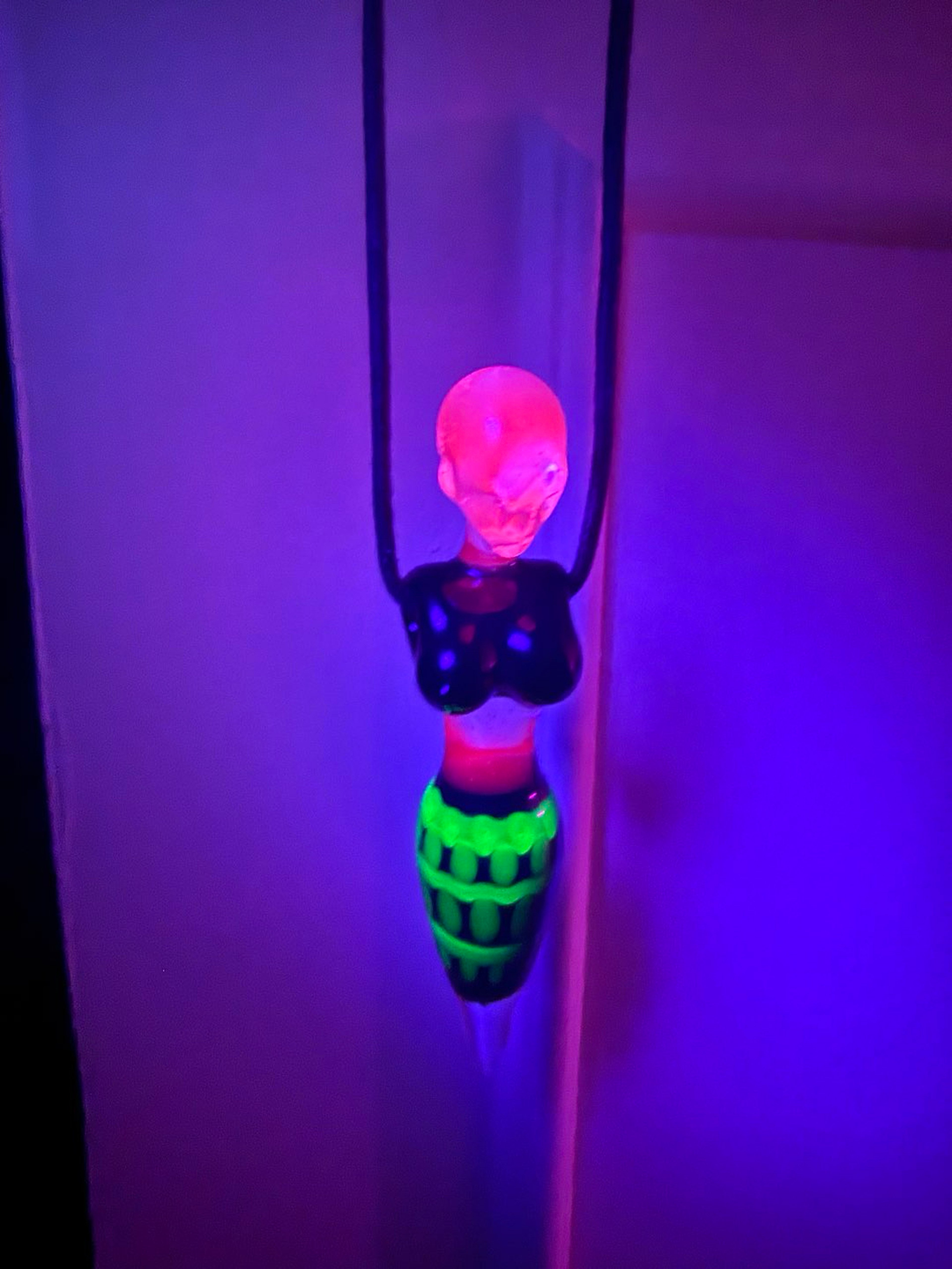 Preview pic of Kinda Glass Rare UV pendy