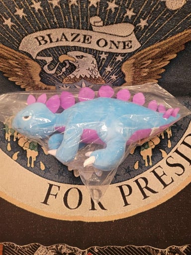 Preview pic of Elbo Glass Stego Plush