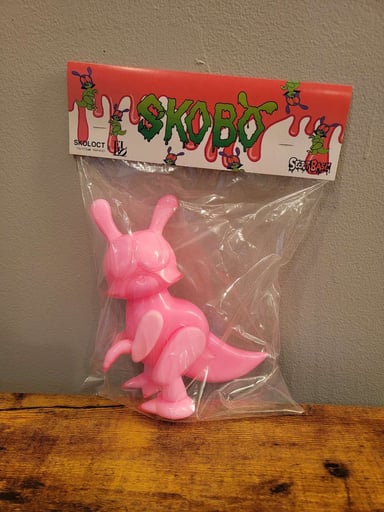 Preview pic of Elbo Glass x Skoloct Collab Vinyl Figure