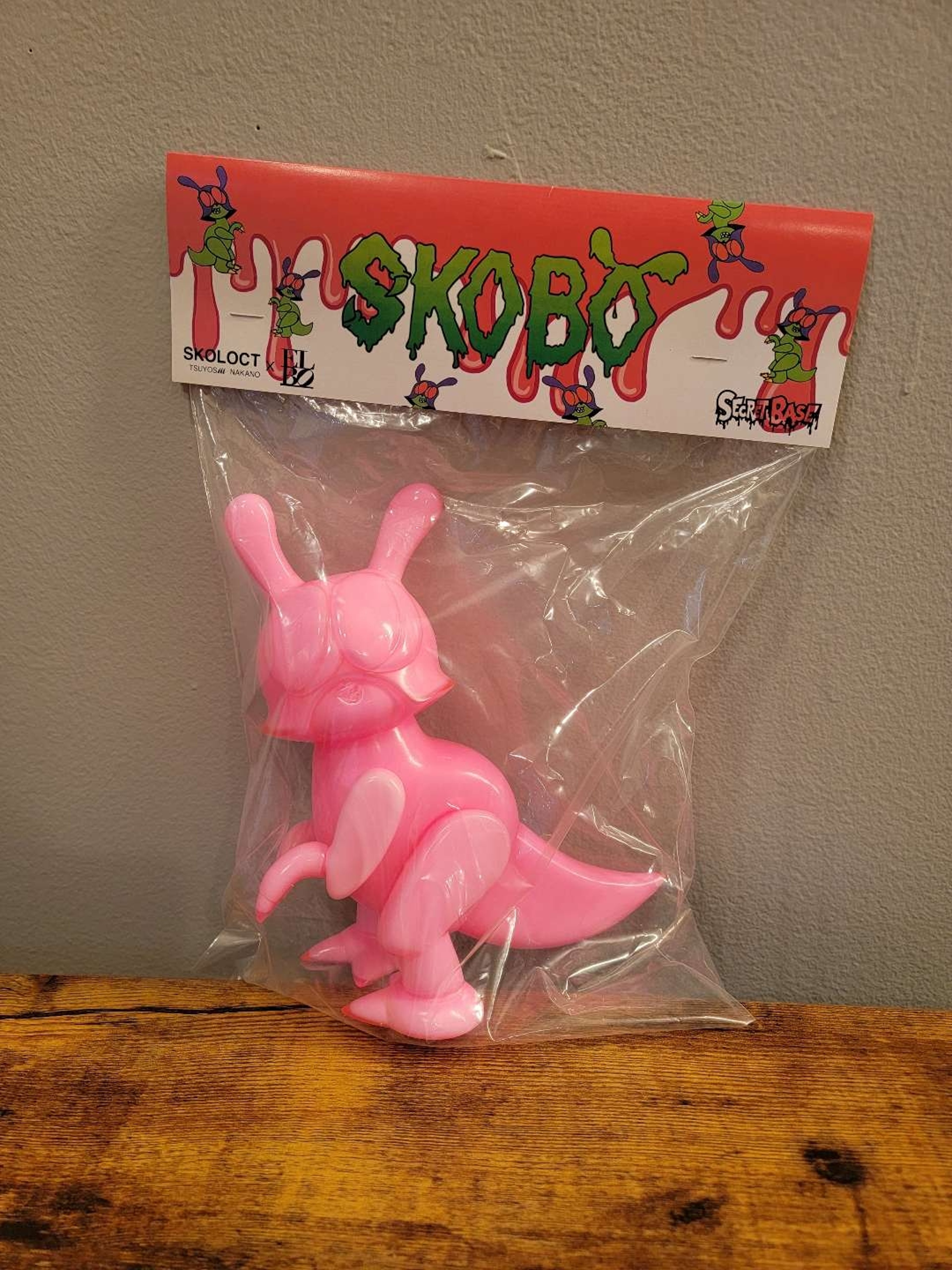 Preview pic of Elbo Glass x Skoloct Collab Vinyl Figure