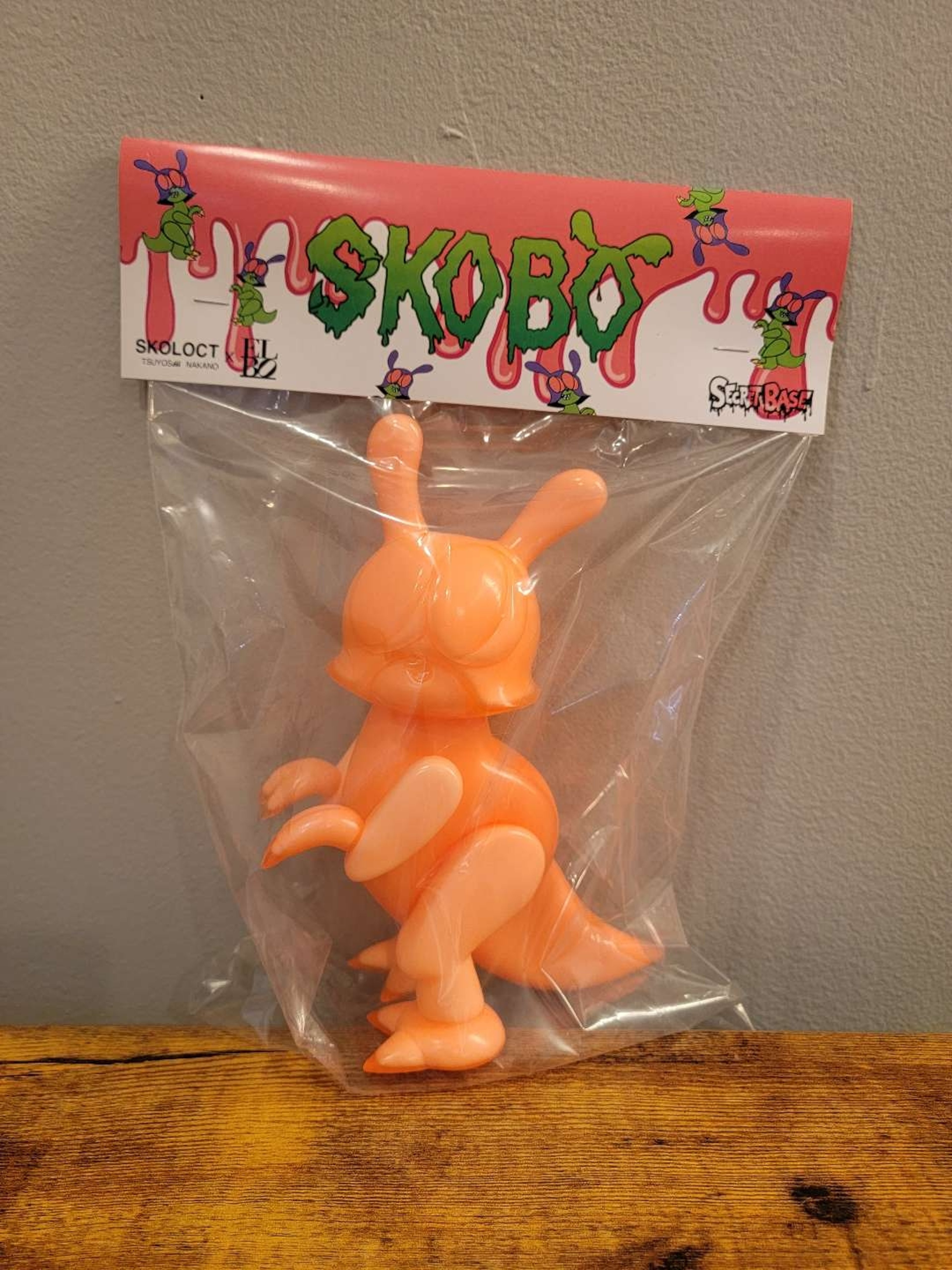 Preview pic of Elbo Glass x Skoloct Collab Vinyl Figure