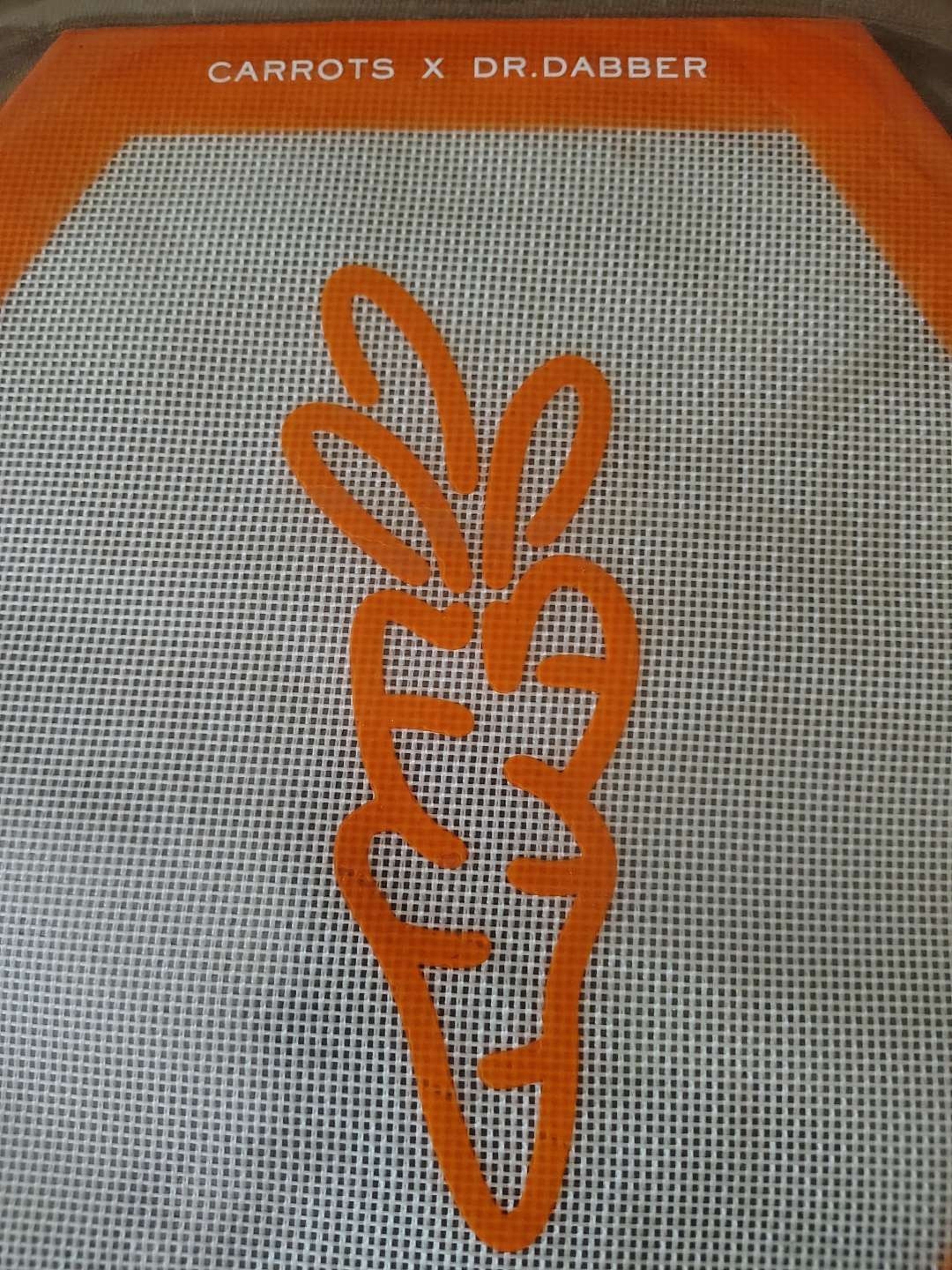 Preview pic of RARE VINTAGE DR DABBER X CARROTS LE Honeymat