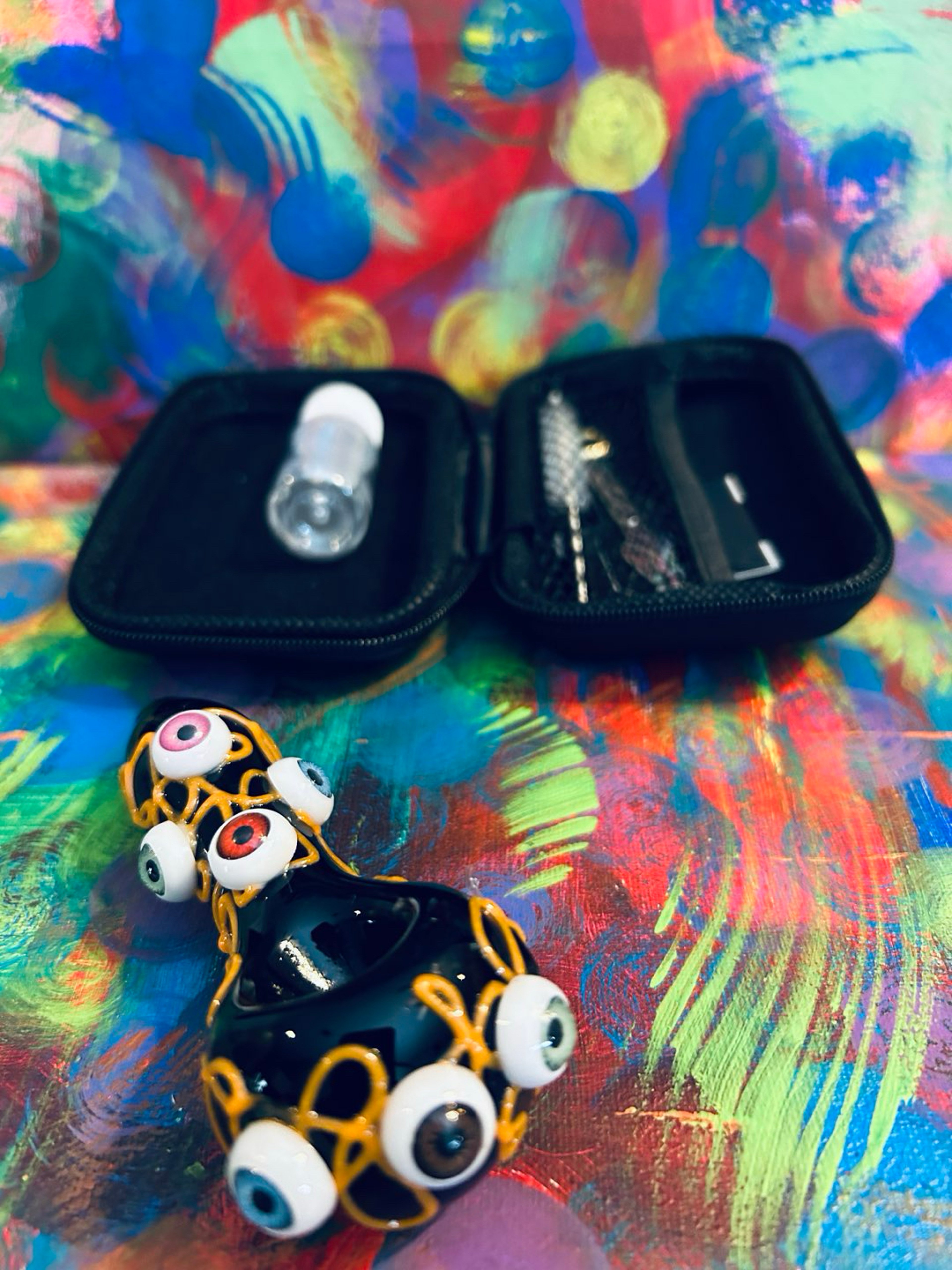 Super cool glow in the dark eyeball glass hand pipe image 0