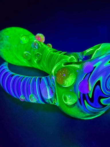 Preview pic of UV Reactive Wig Wag Pipe W/ Horn