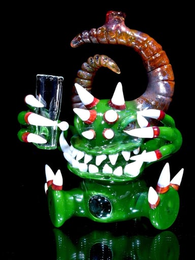 Preview pic of Kyru Glass - Green Spikey Drinking Cryptid Monster Rig - 14mm Female