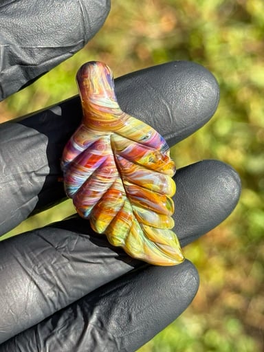 Preview pic of Leaf pendant