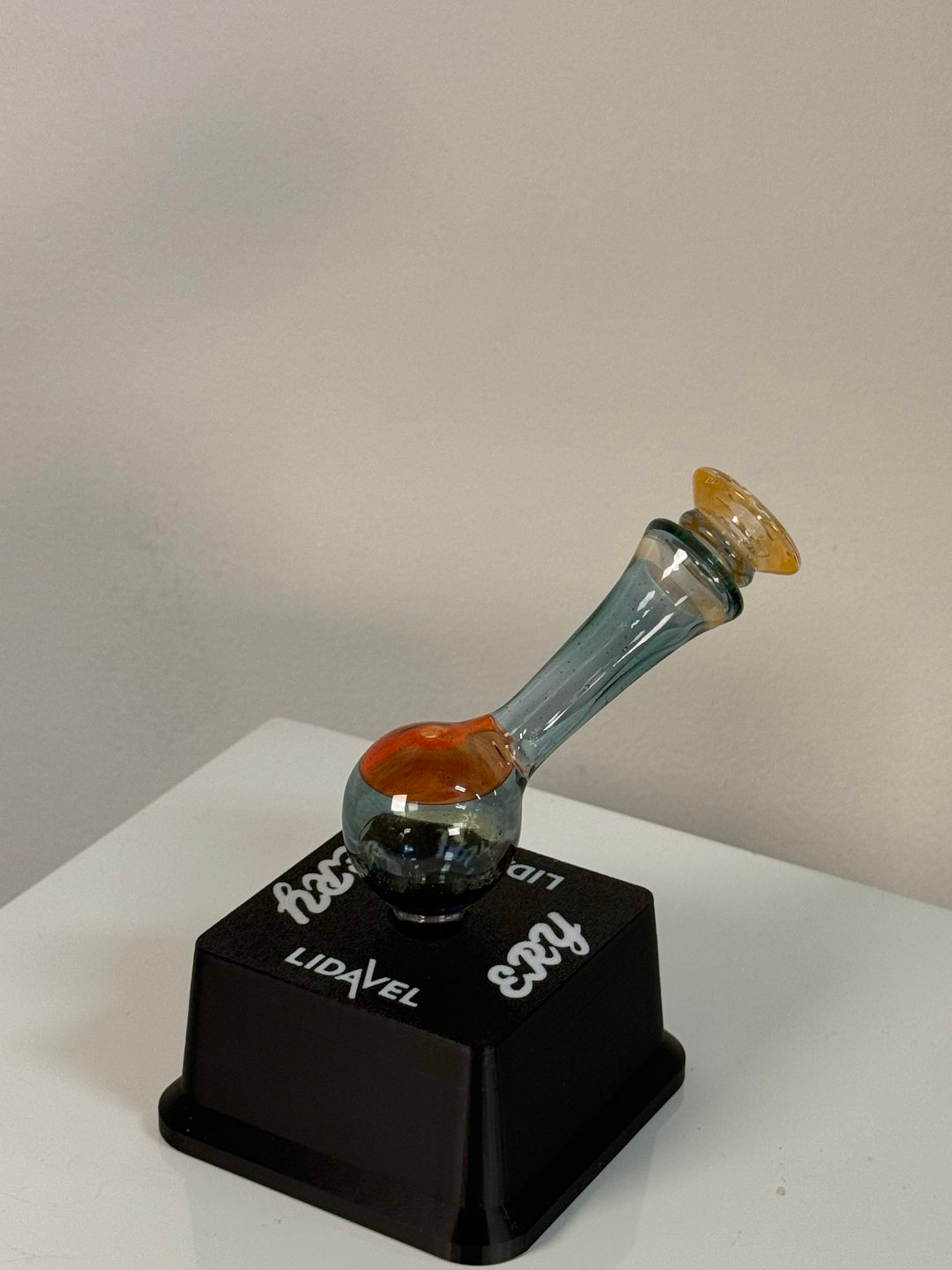 Preview pic of ERY GLASS SPHERICAL KICKBACK FOR LIDAVEL BOX - BLUE & ORANGE