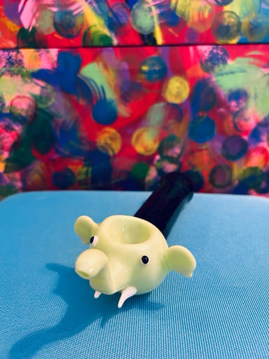 Preview pic of Handblown glass elephant themed hand pipe