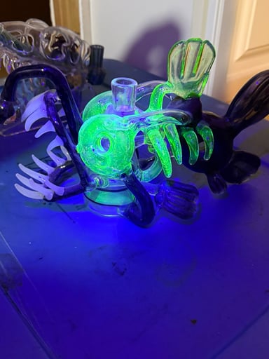 Preview pic of Slurm work of art uv highlights and teeth glow with lights off