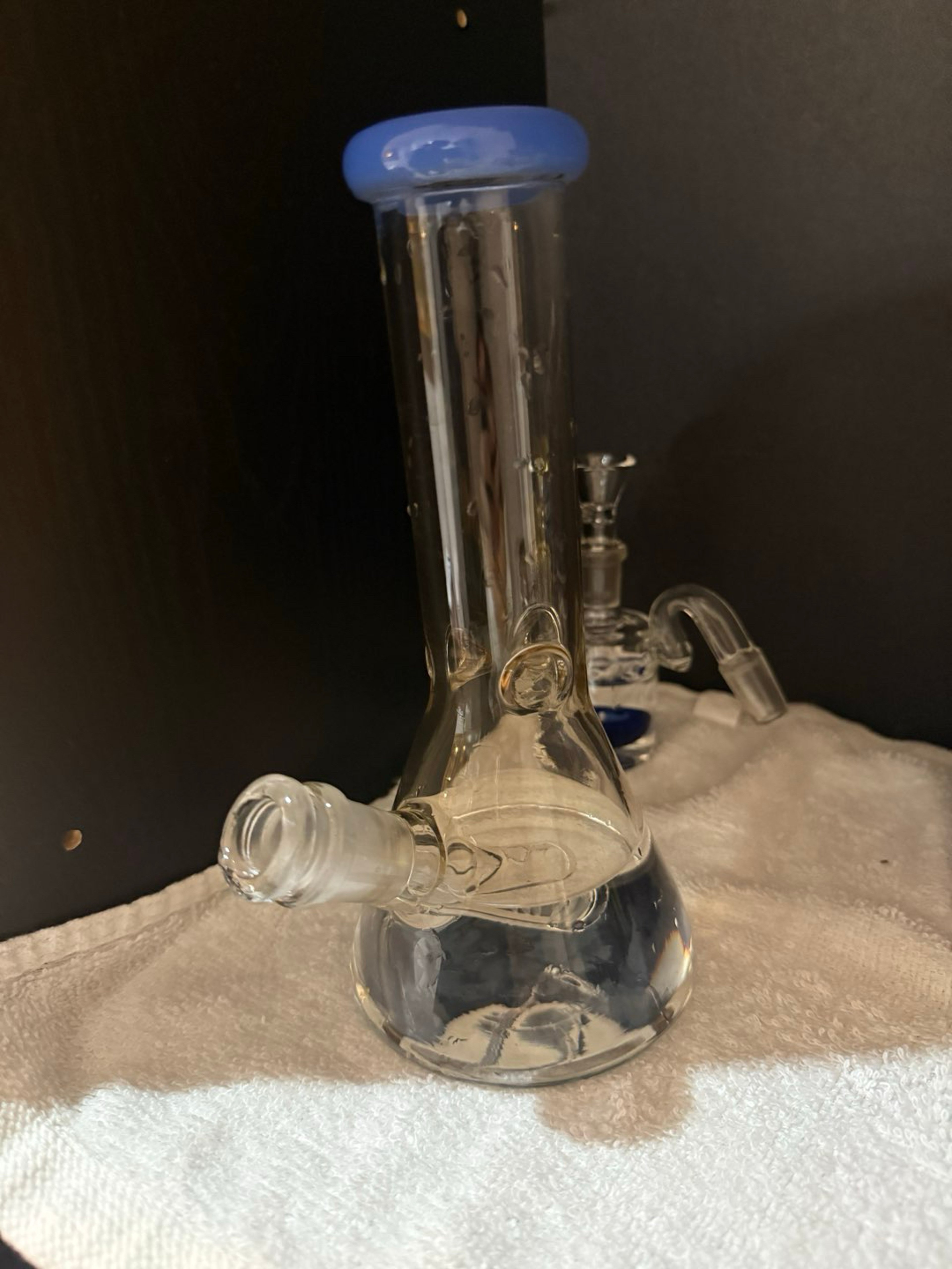 Preview pic of 8 inch imported glass bong