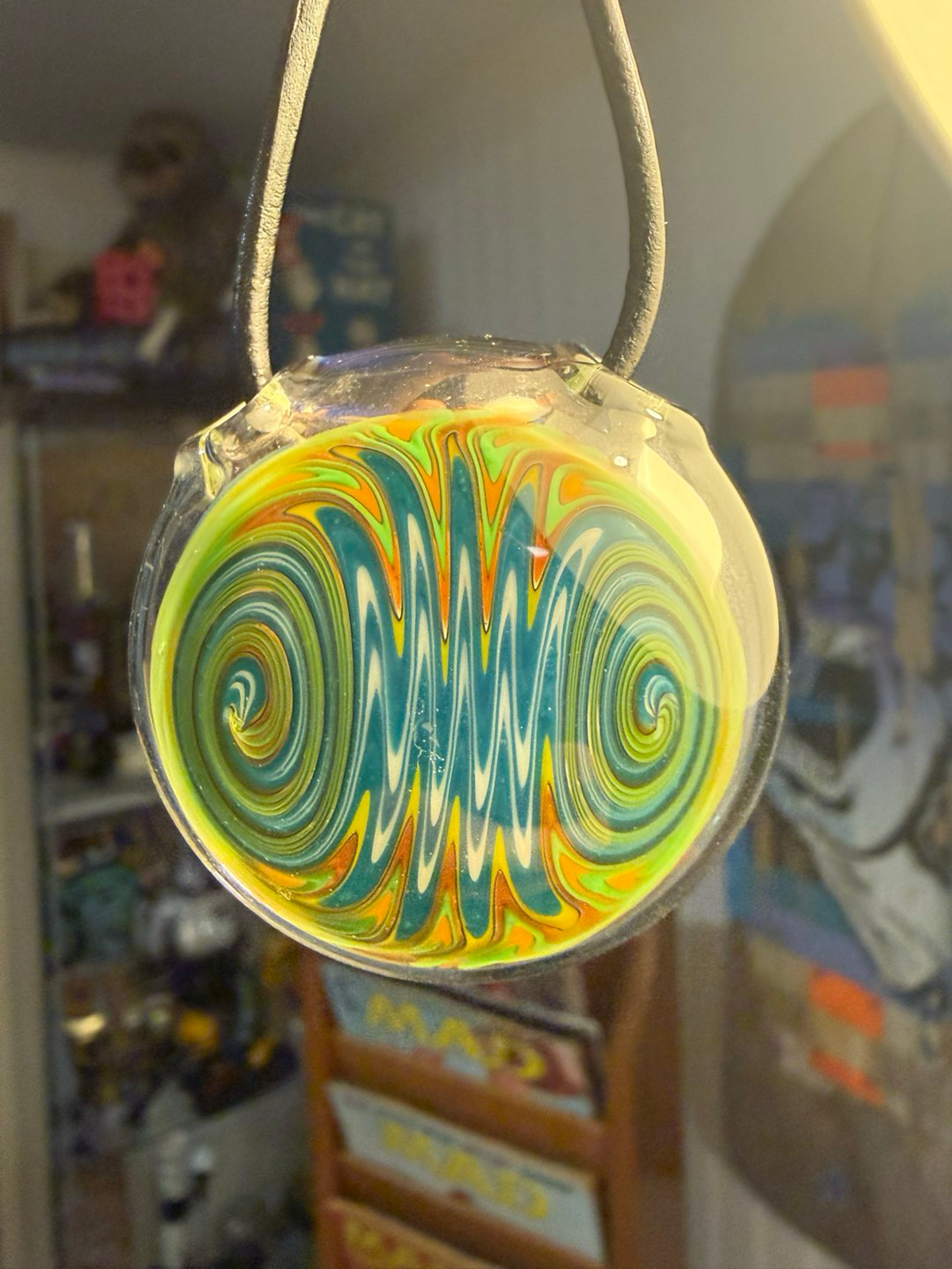 Preview pic of Hollow wig wag pendant