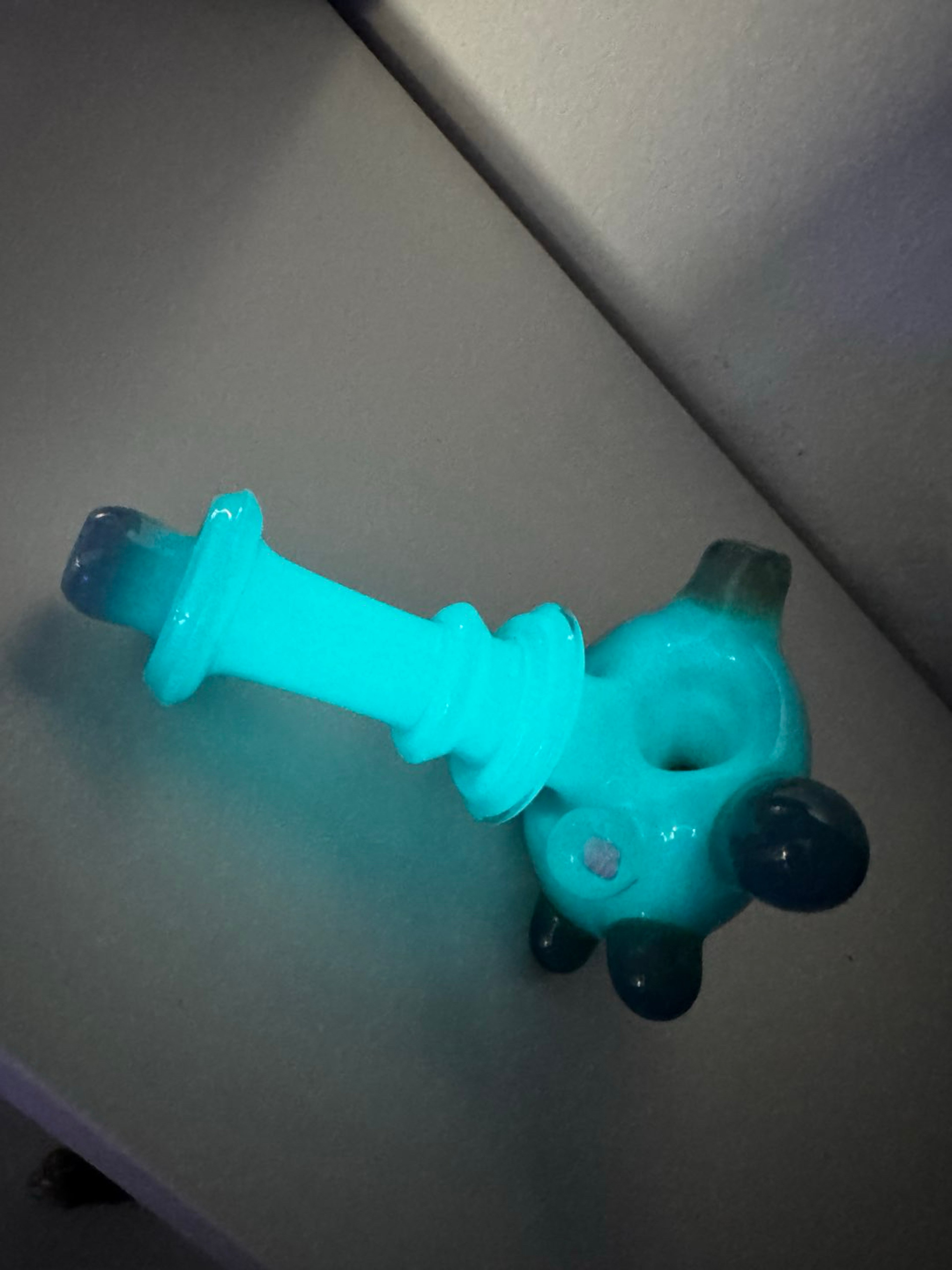 Preview pic of Large glow in dark dry pipe