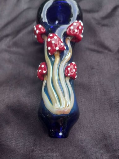 Preview pic of Sculpted mushroom cluster pipe. Red and white shoots on cobalt