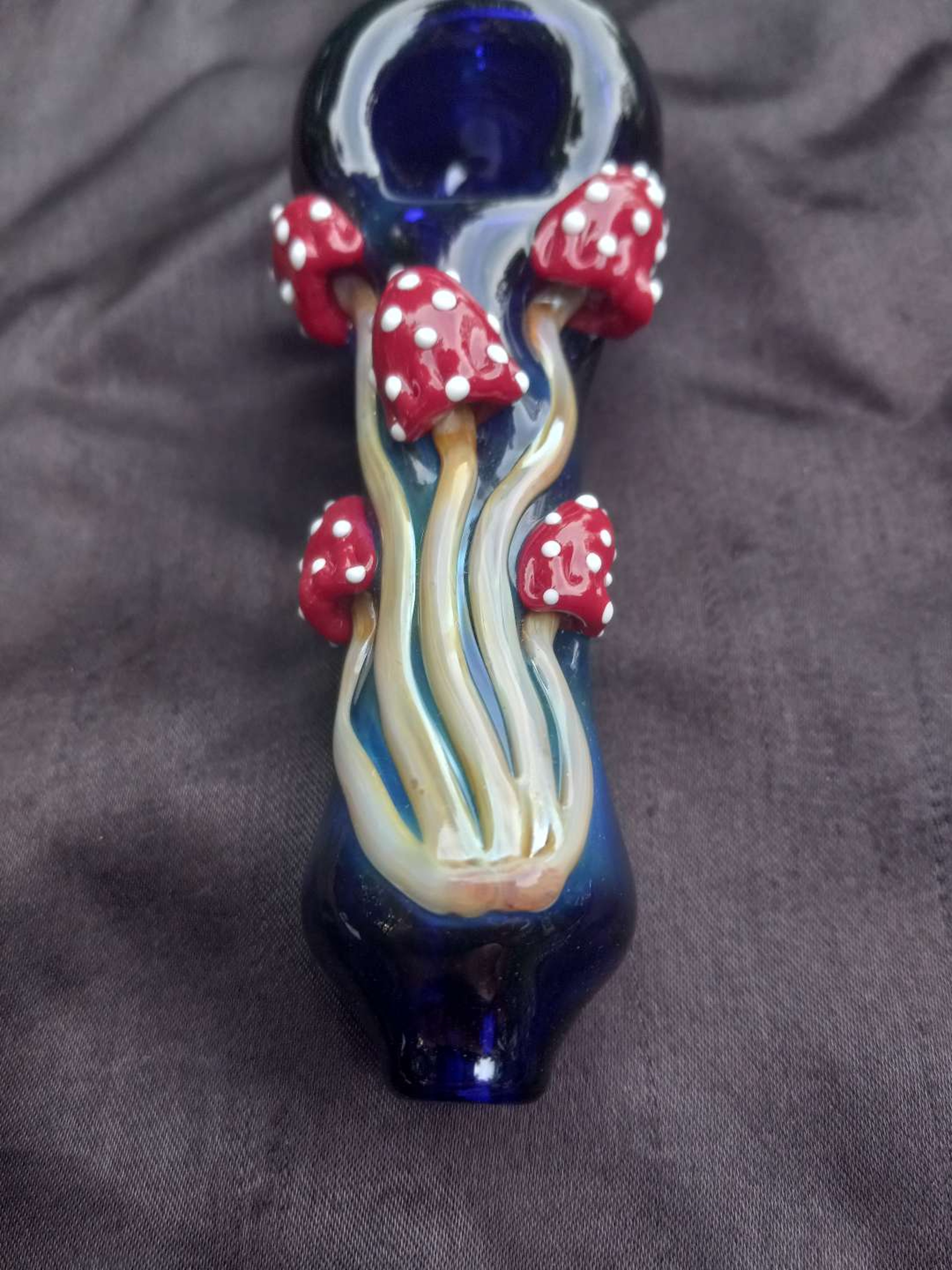 Preview pic of Sculpted mushroom cluster pipe. Red and white shoots on cobalt