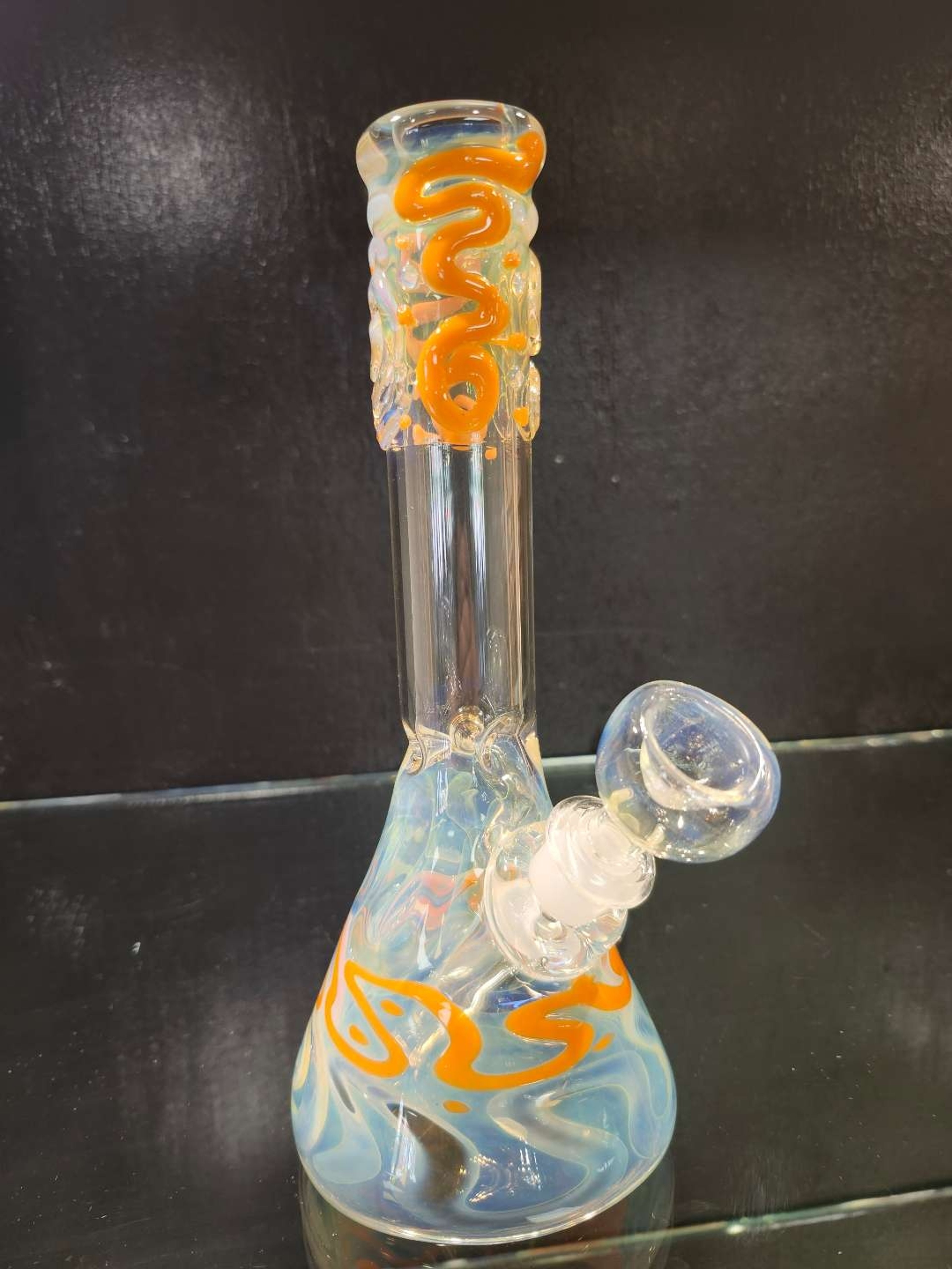 Preview pic of MARY JANES GLASS 

10" BEAKER