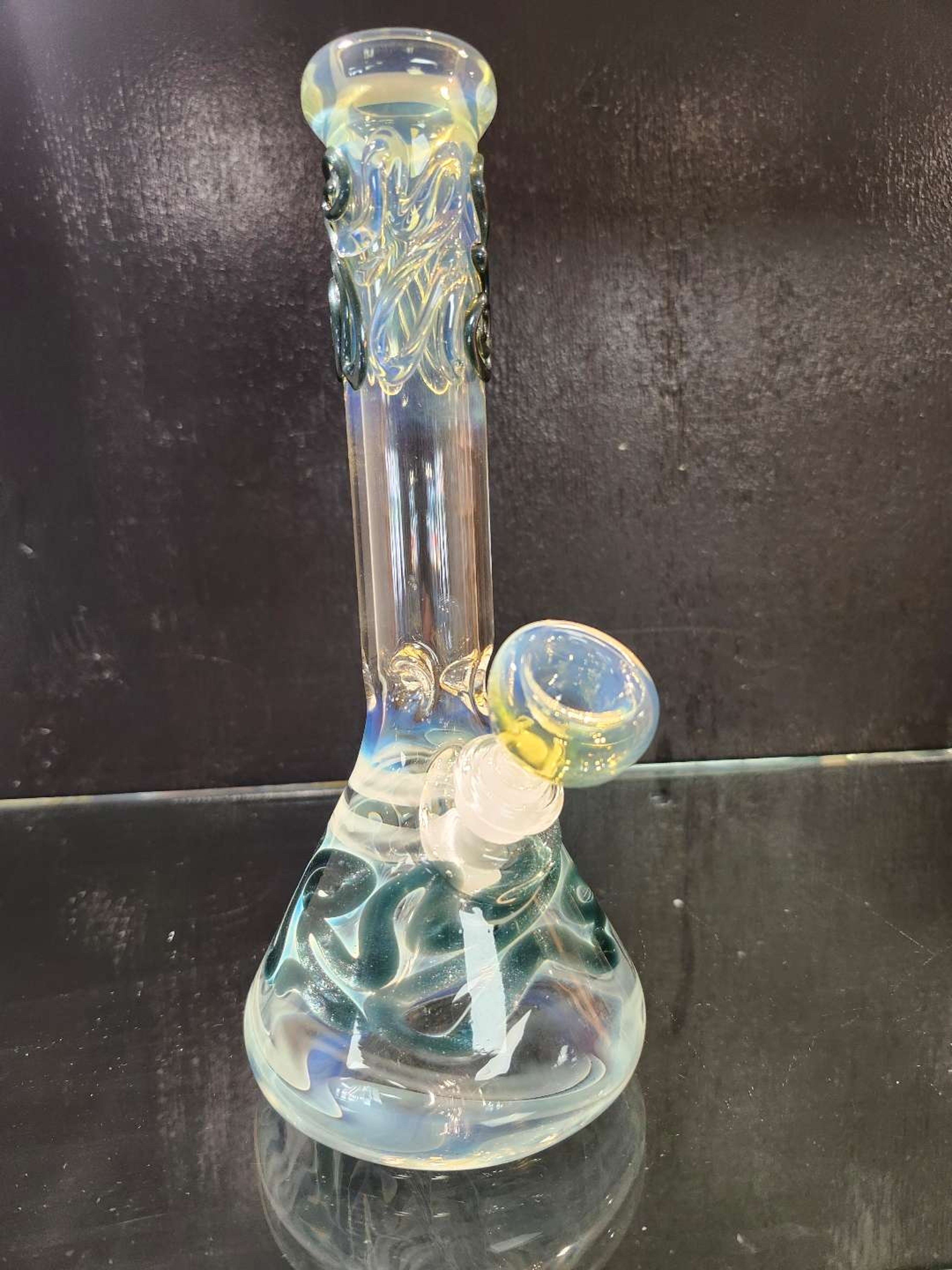 Preview pic of MARY JANES GLASS 

10" BEAKER