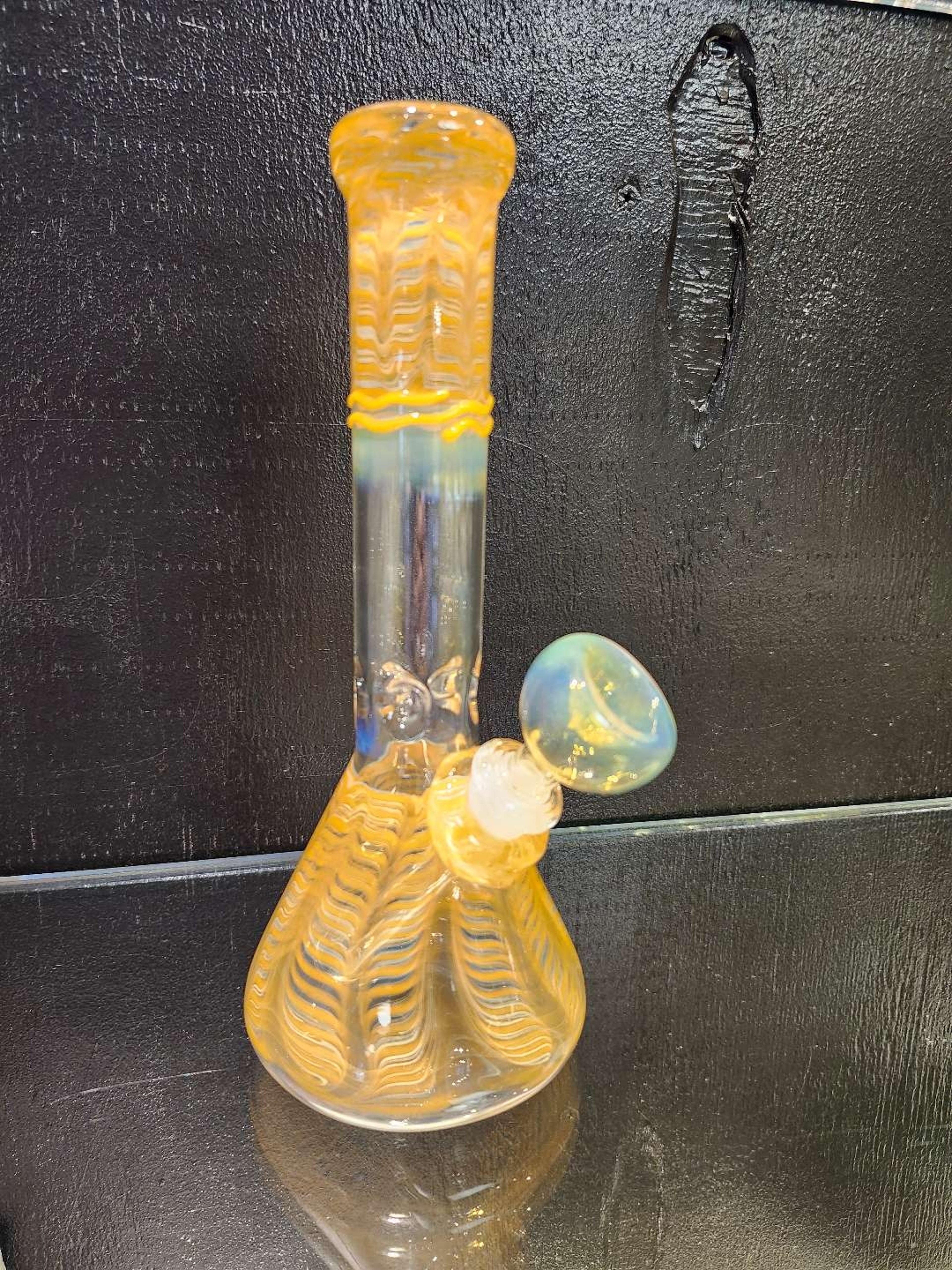 Preview pic of MARY JANES GLASS 

10" BEAKER