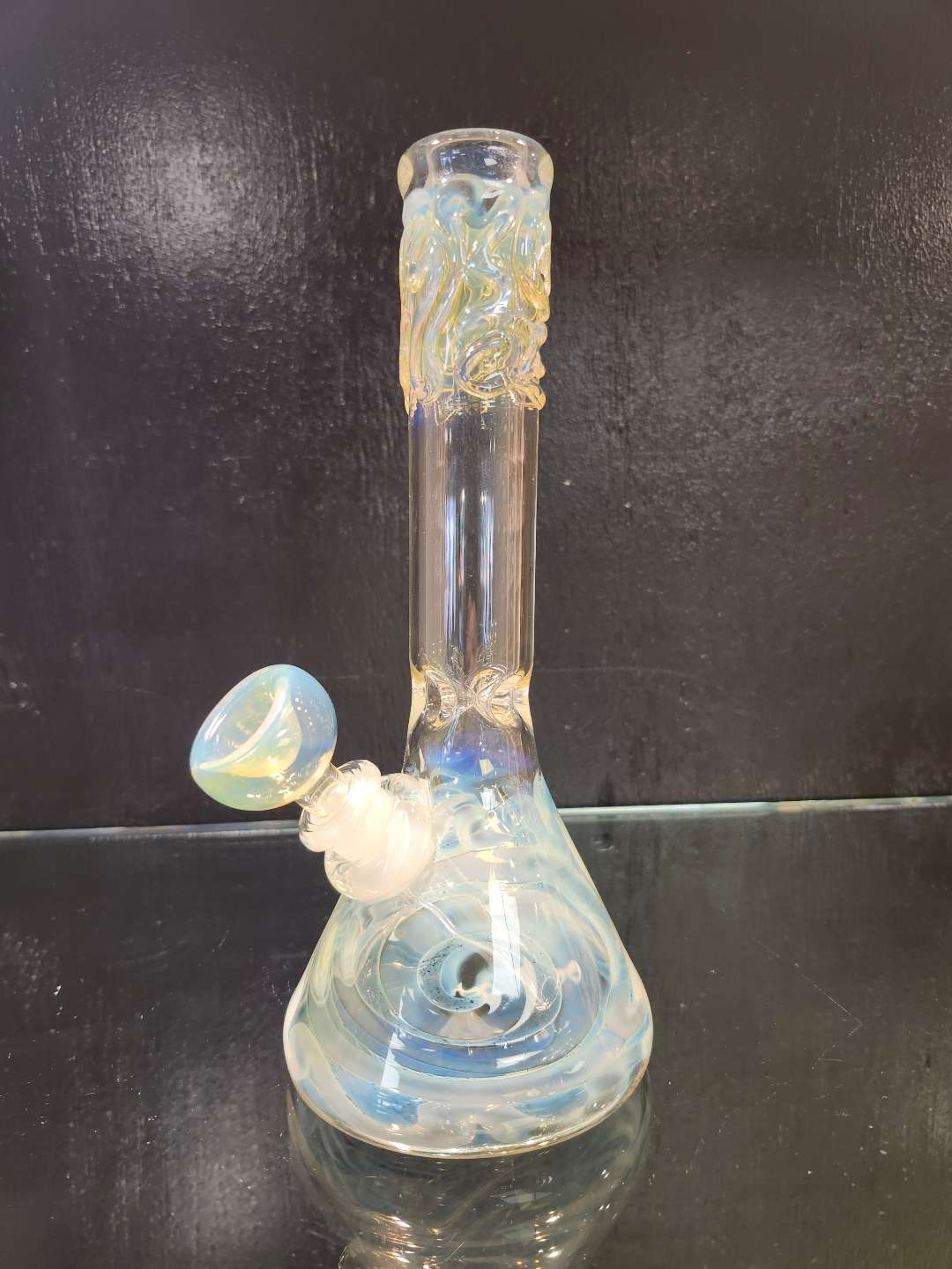 Preview pic of MARY JANES GLASS 

10" BEAKER