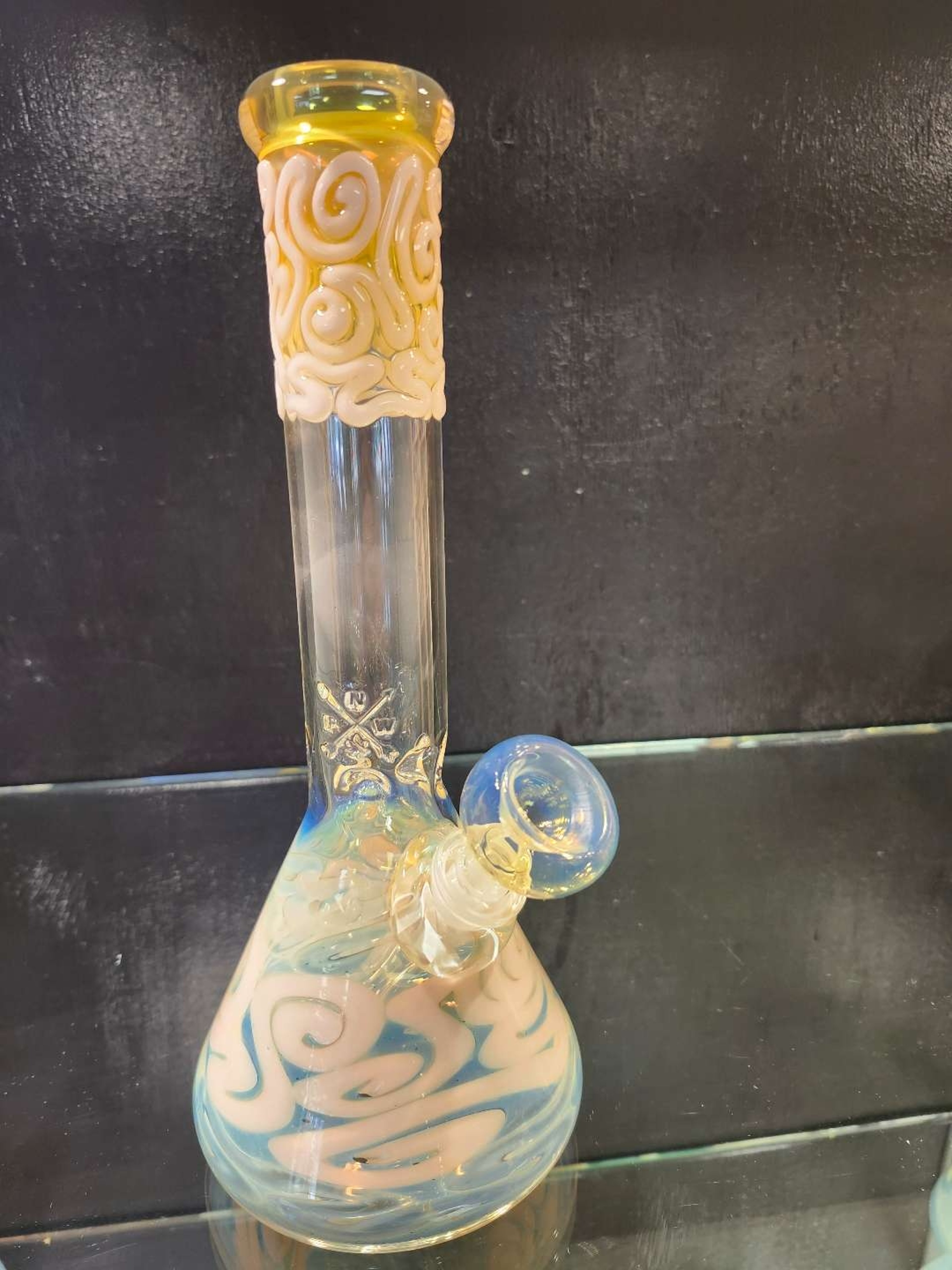 Preview pic of MARY JANES GLASS 

10" BEAKER
