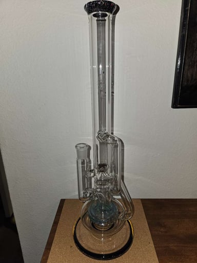 Preview pic of 14mm Recycler by Uzzi glass