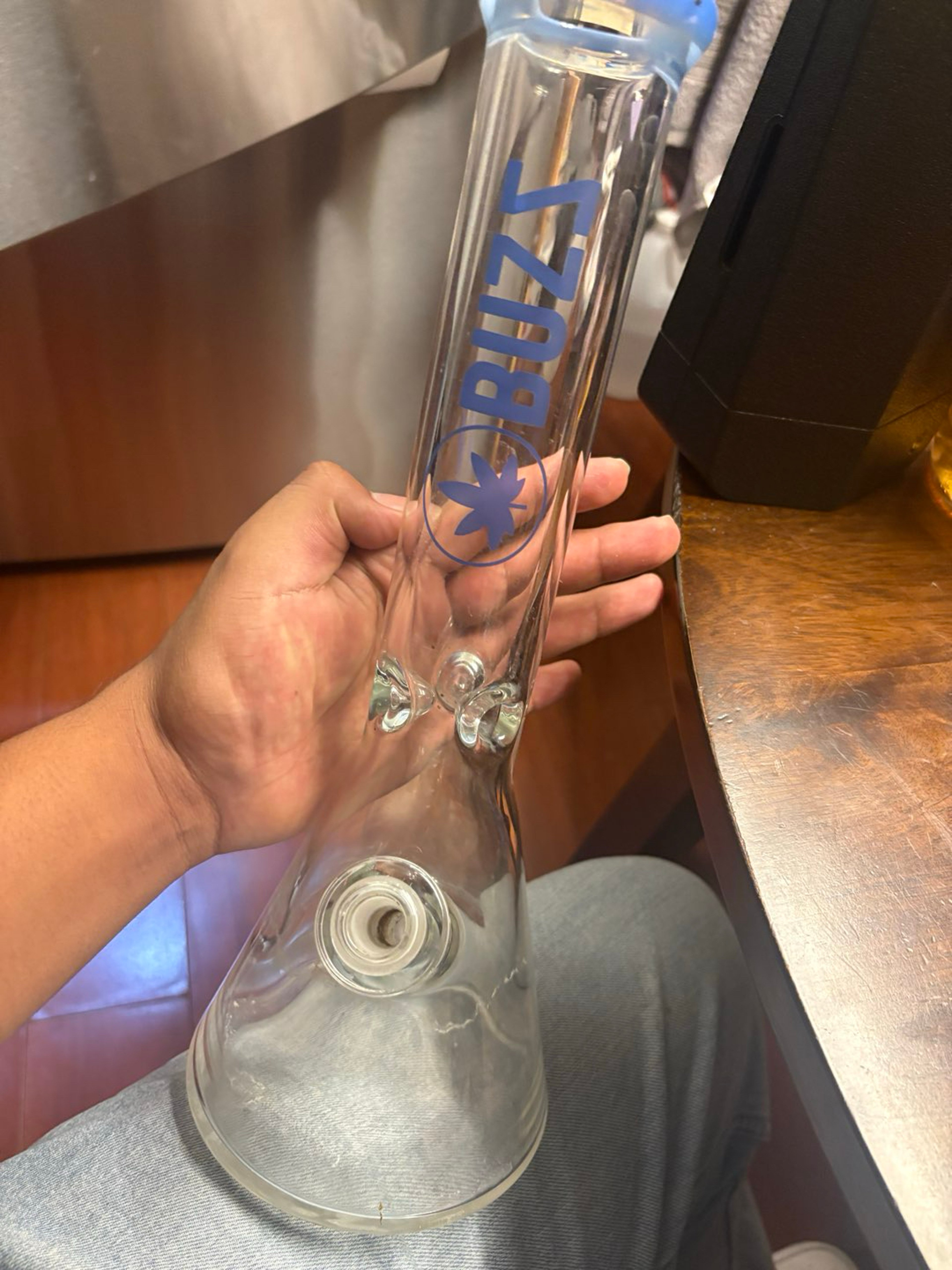 Preview pic of Buzz beaker bong