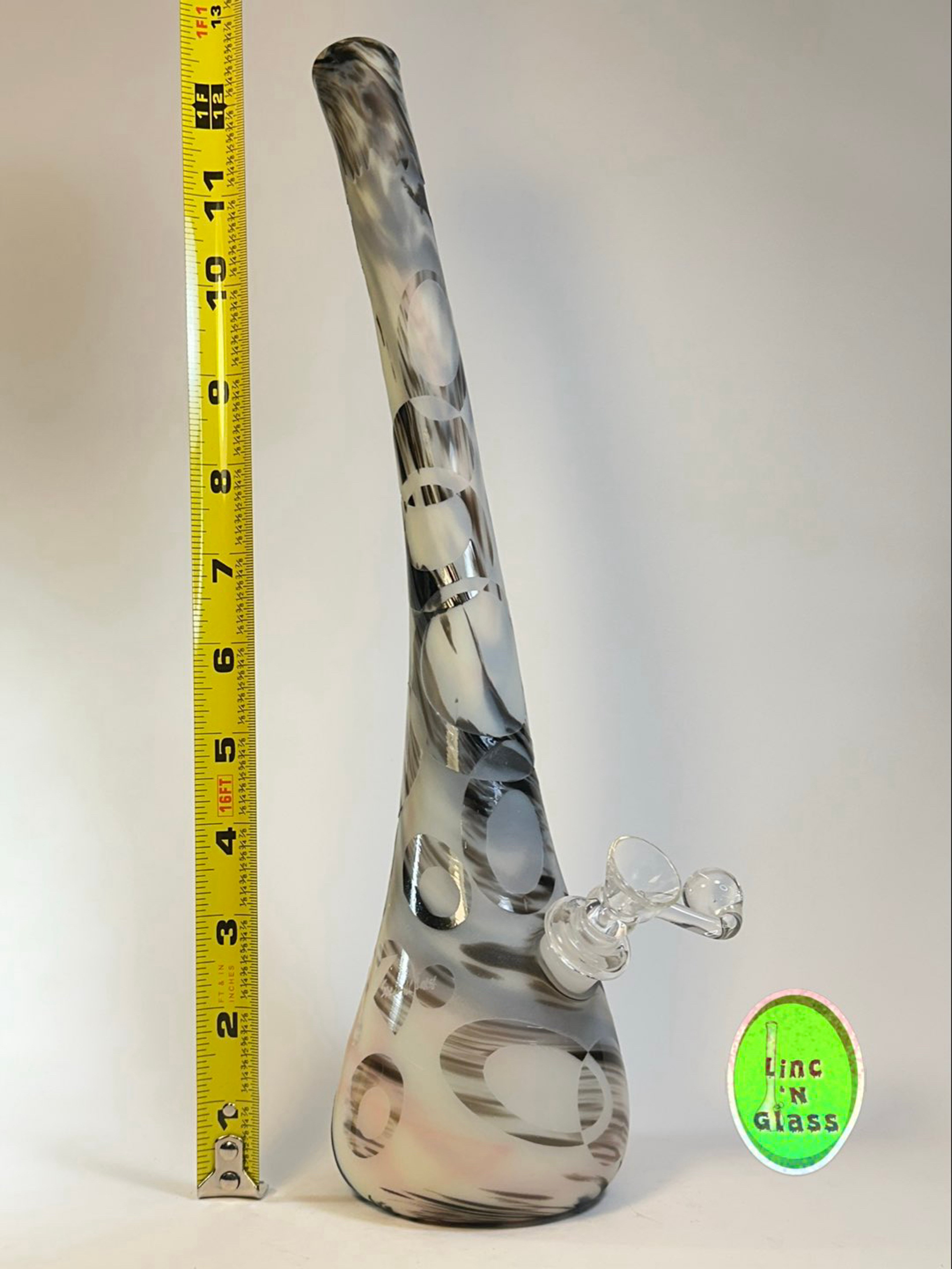 Special K × Liberty 50G Black and White Cone Bong image 0