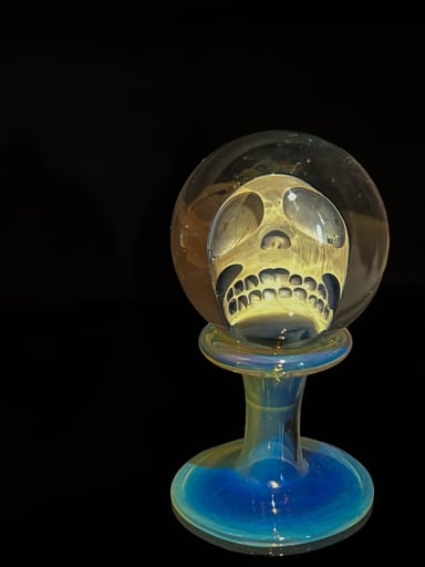 Preview pic of Skull MiB with stand