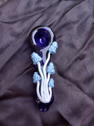 Preview pic of Mushroom cluster pipe blue and white caps.