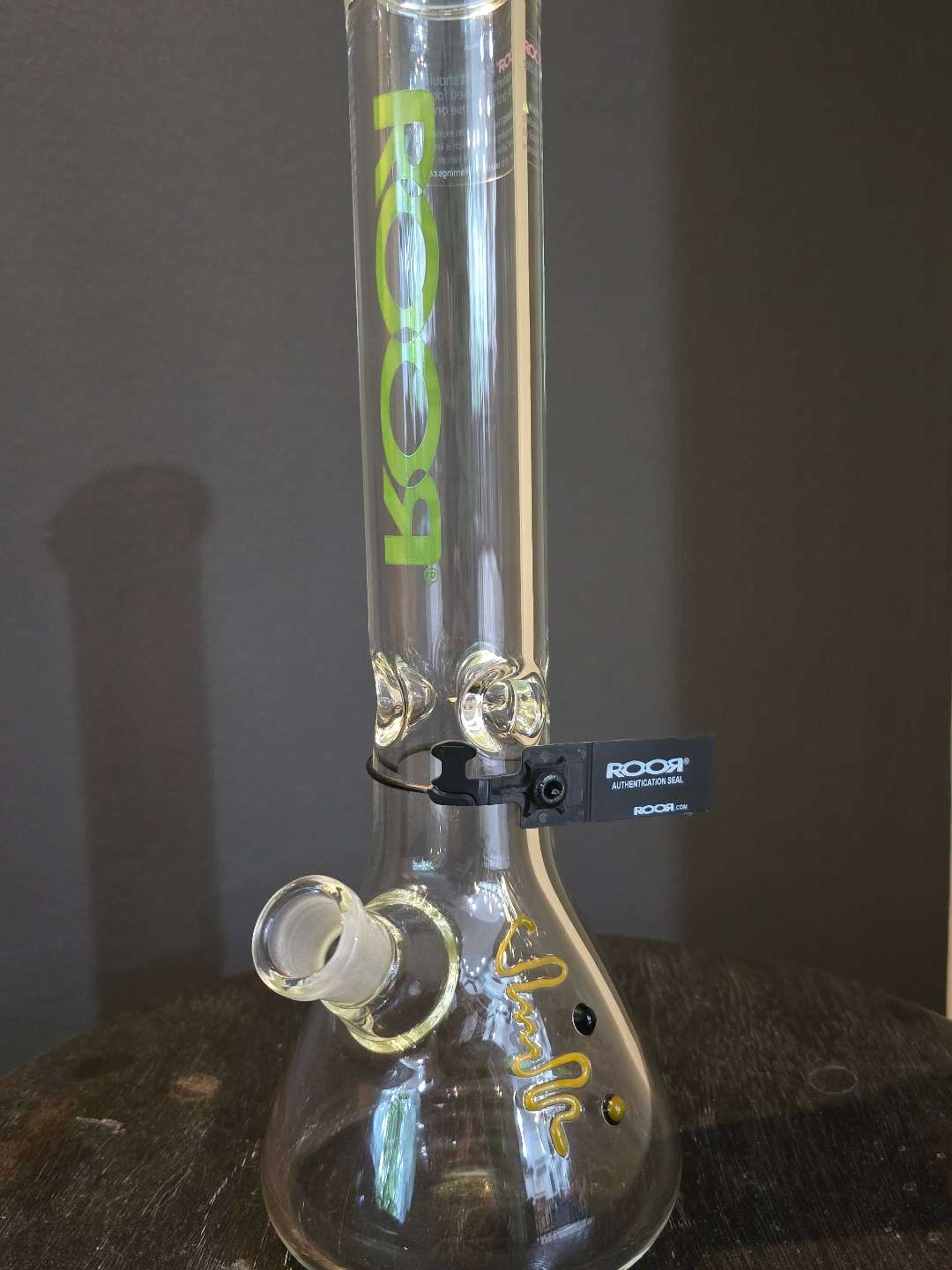Preview pic of Roor Glass Bong and Vatra Case