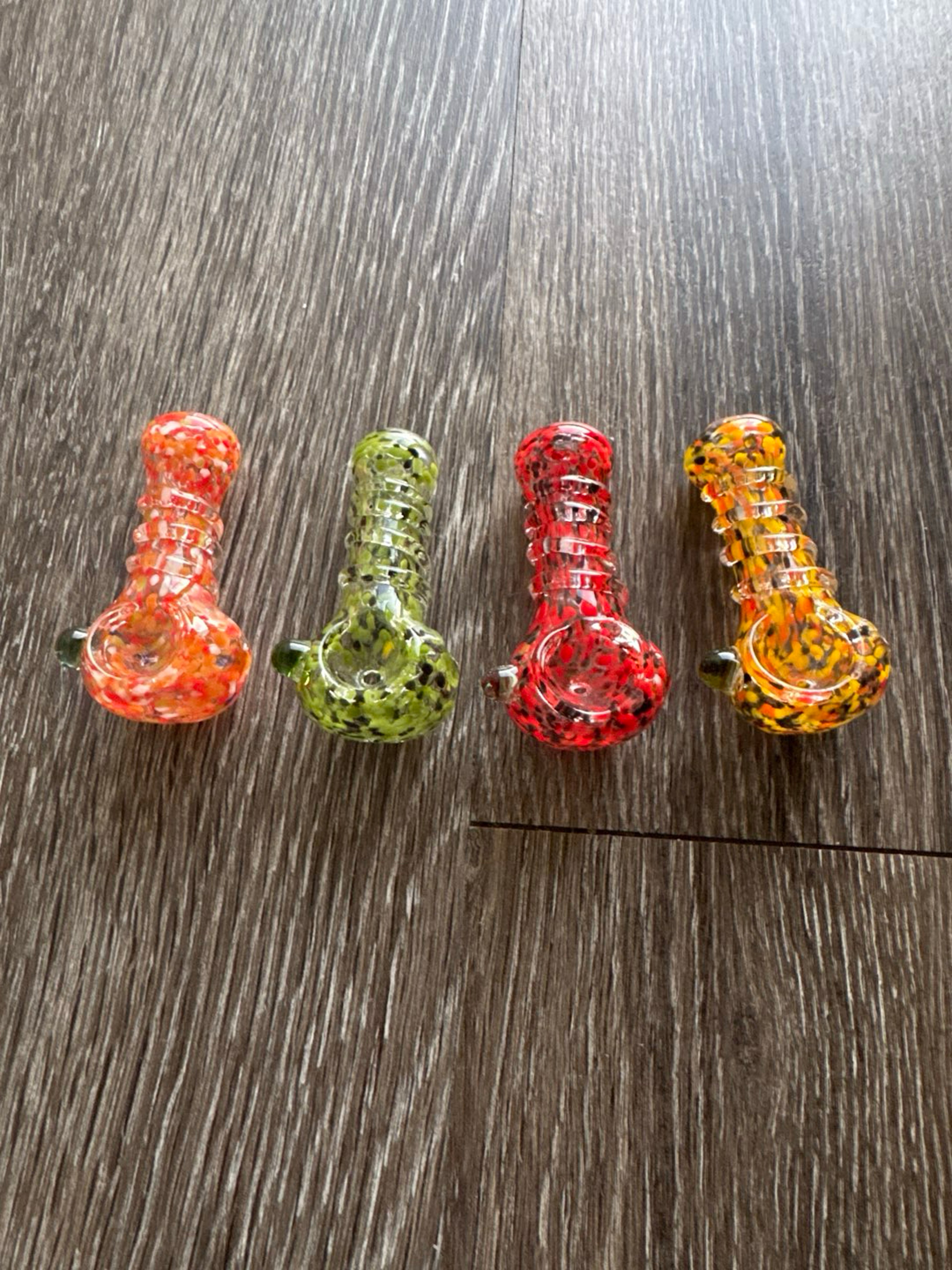 Preview pic of Cool spoon bowl pipe dot pattern , nice bowl shape and cheap! Easy to use spoon pipes only $5