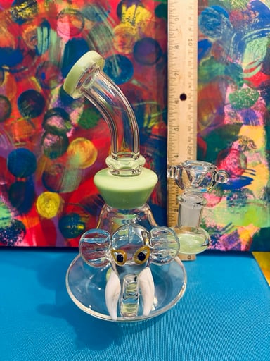 Preview pic of Glass Elephant Accent Bong with percolator