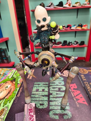 Preview pic of Ghost glass day walker alien