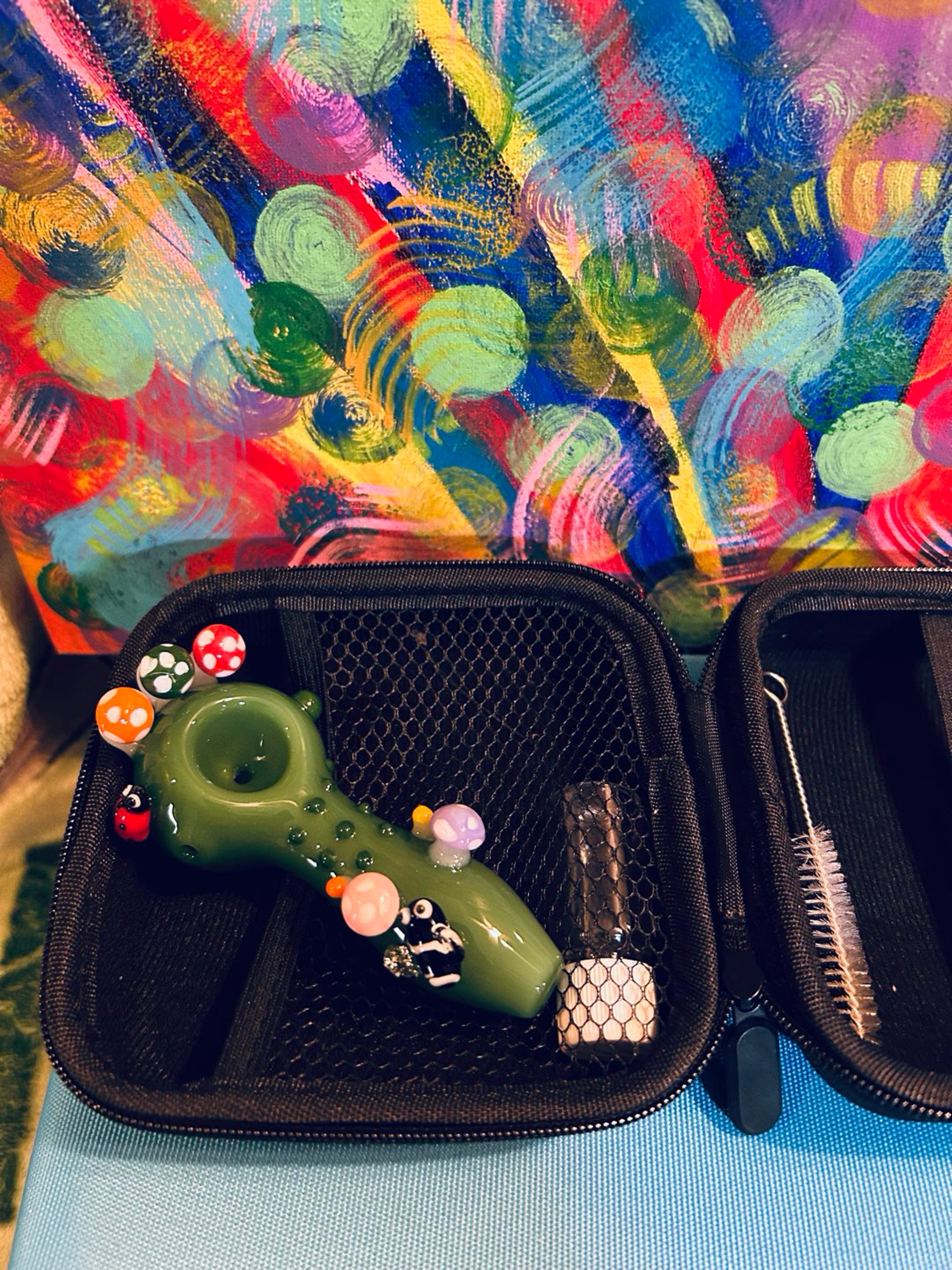 Preview pic of Glass Forrest theme hand pipe w case and tools