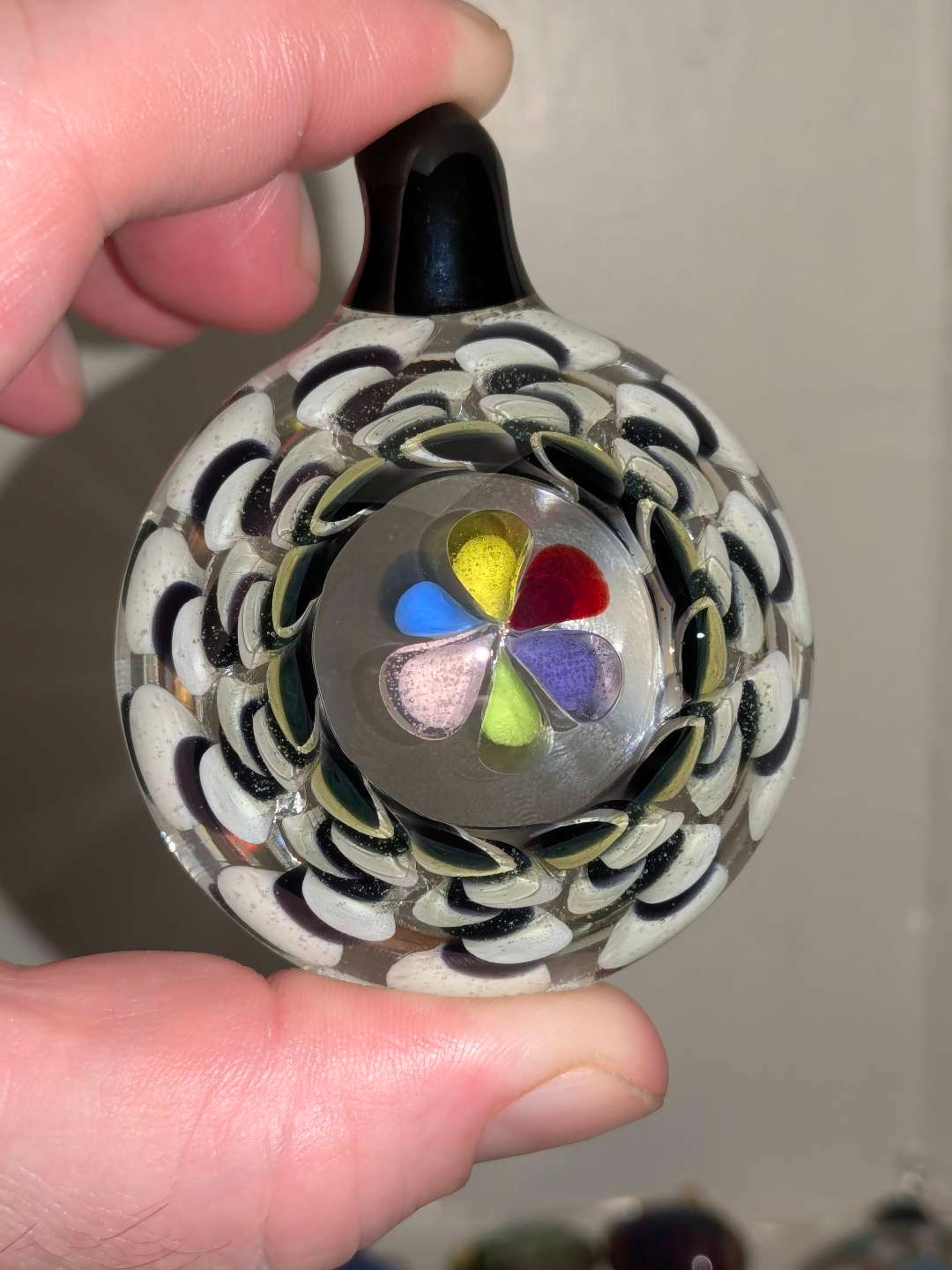 Preview pic of SAP Glass pendant Texas thick swanger black and white UV dotstack color pinwheel