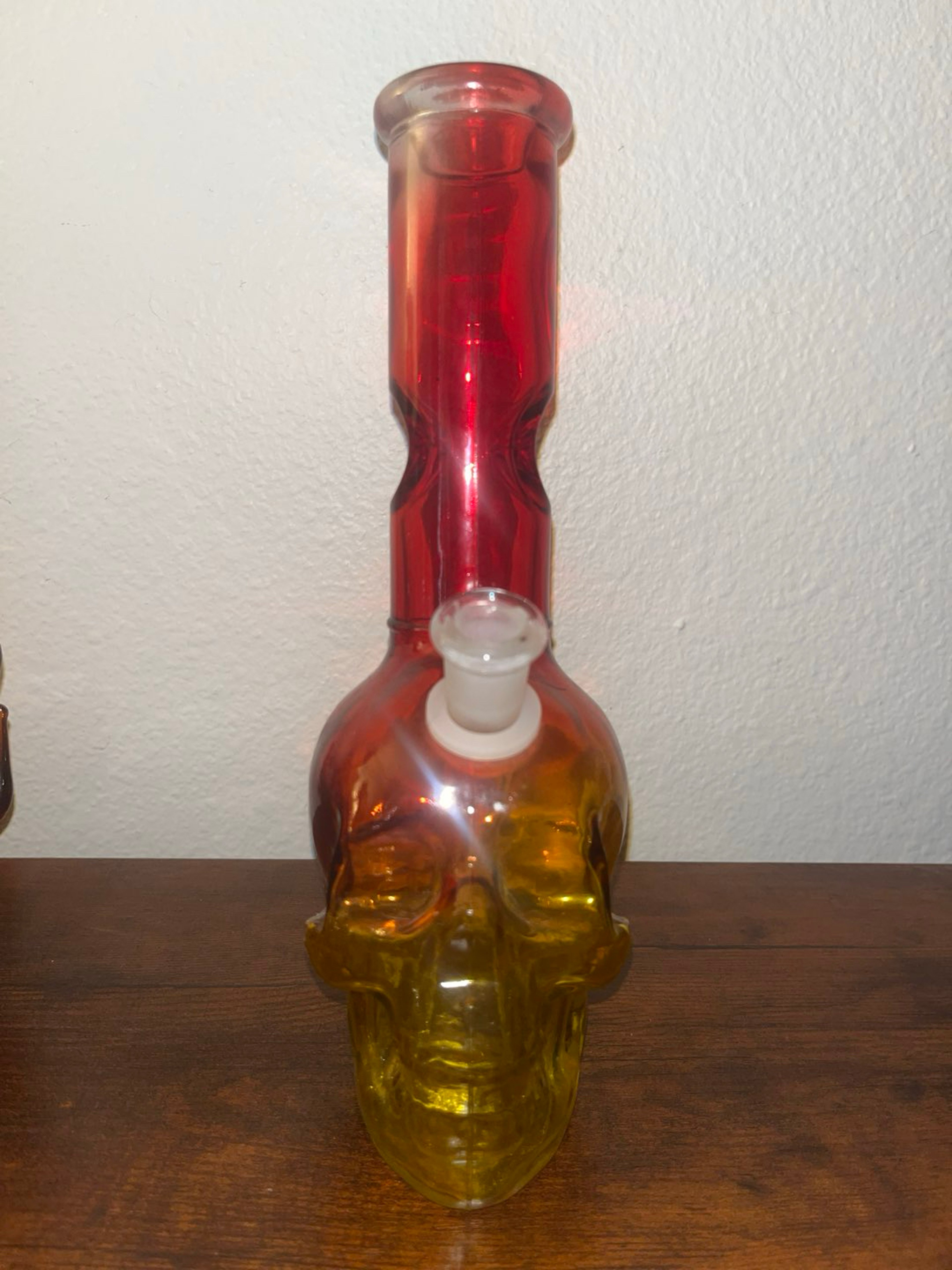 Preview pic of Skeleton head bong