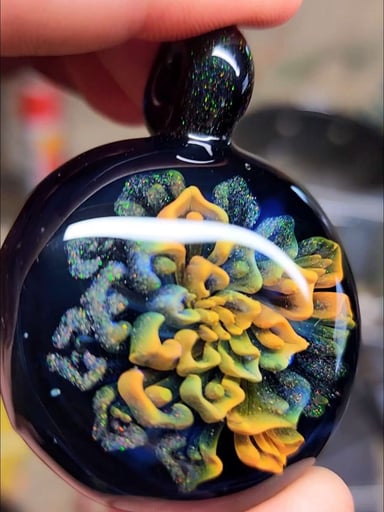 Preview pic of Glass pendant by Jakersglass