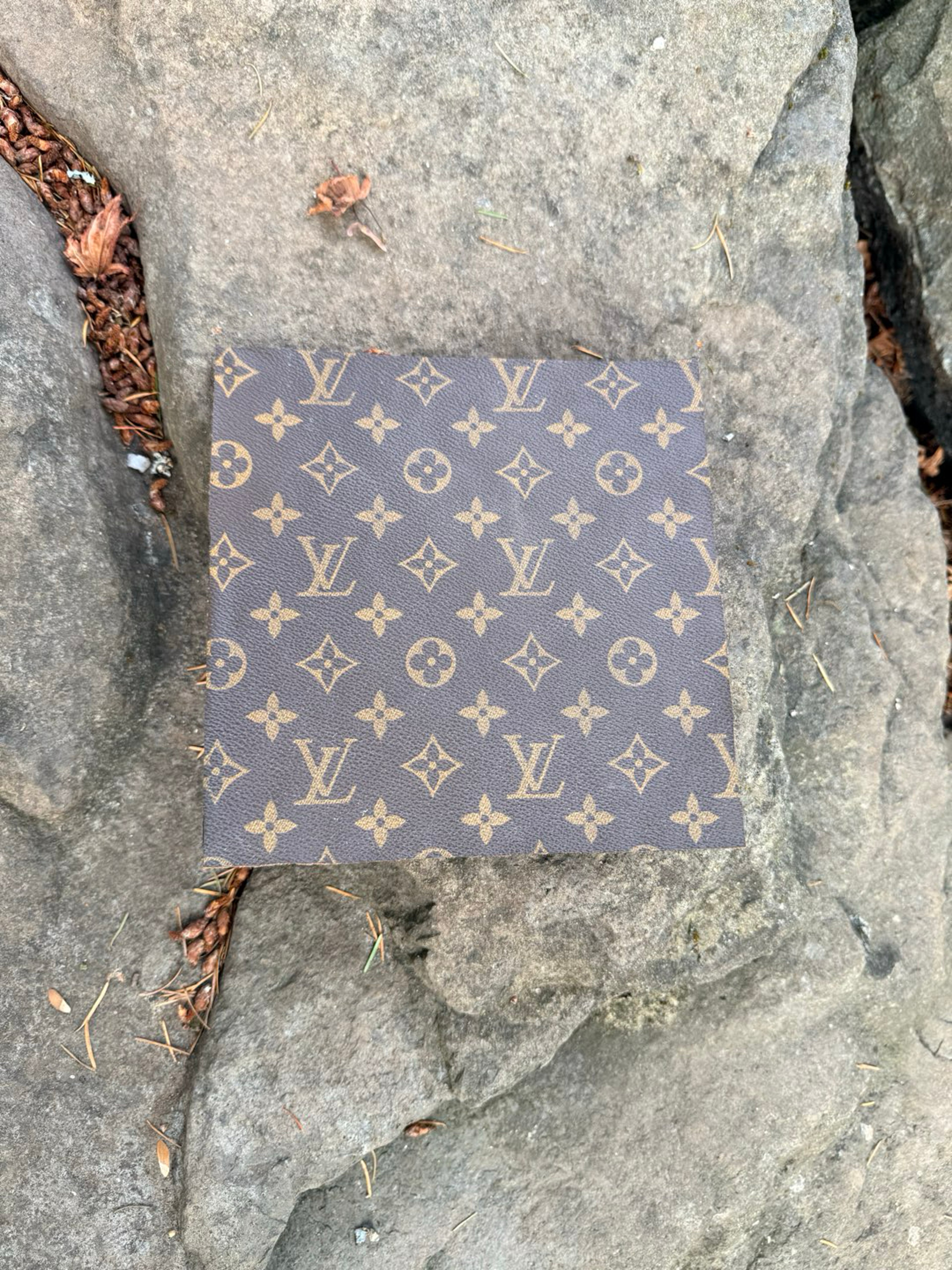 Preview pic of Louis Vuitton Dab Pad - Recycled Rubber Compound Base