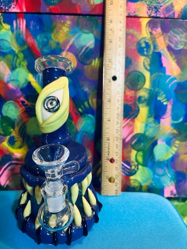Preview pic of Super Cool Eyeball Teeth Glass/Ceramic Bong