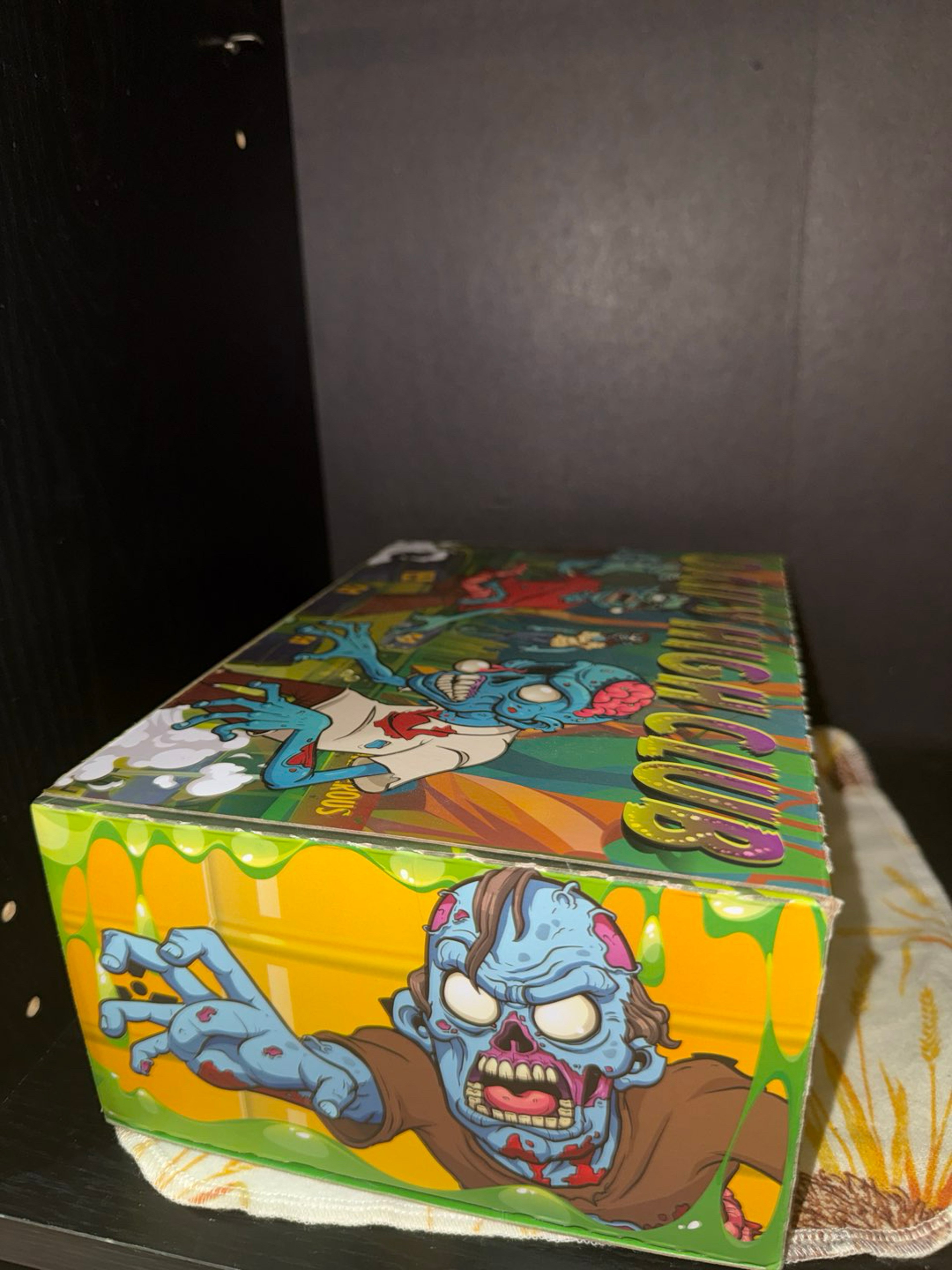 Preview pic of Daily high club radioactive month box only