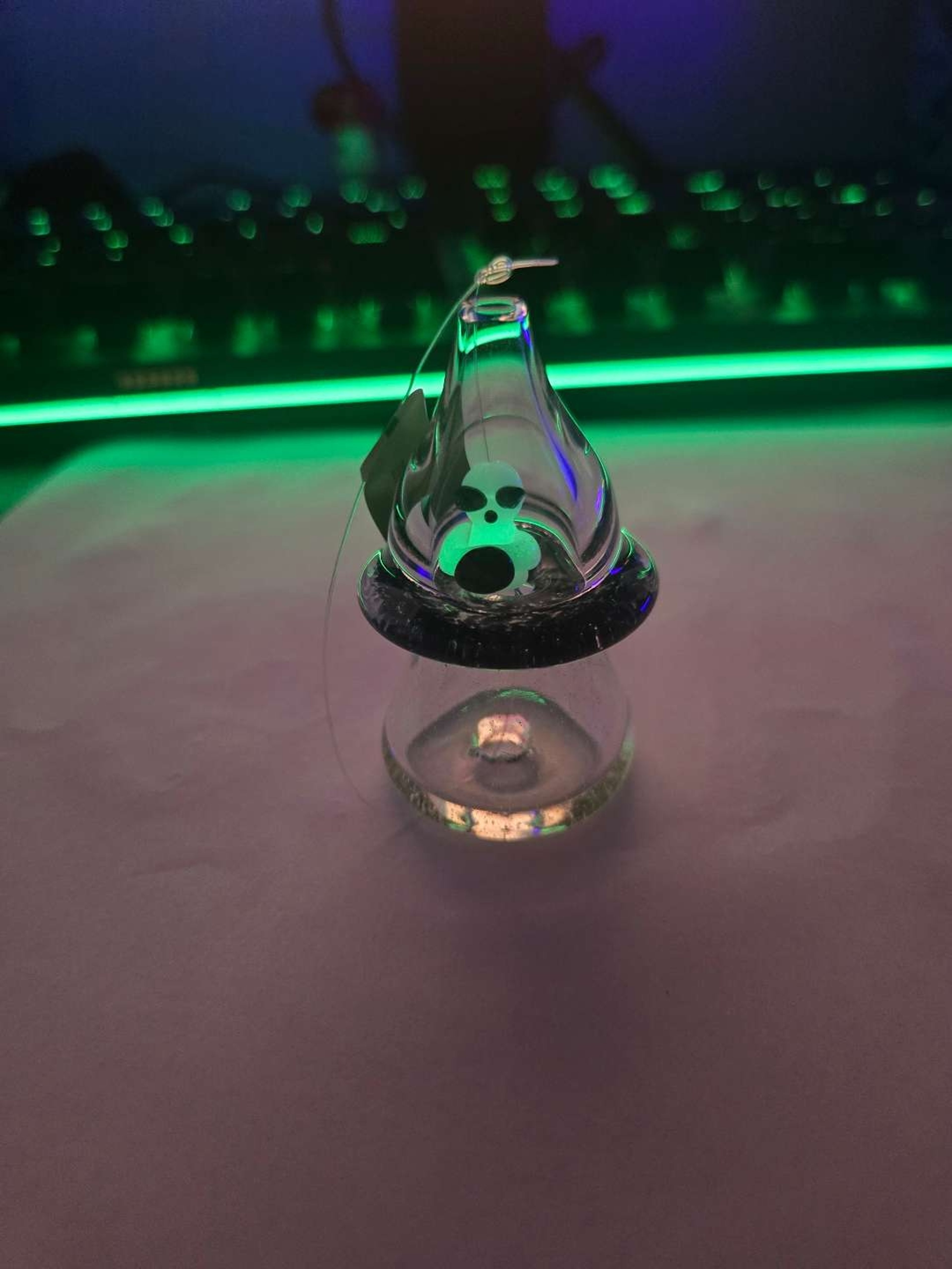 Preview pic of UFO ALIEN GLOW IN THE DARK CARB CAP BRAND NEW