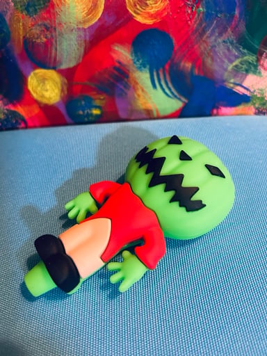 Preview pic of Silicone and glass green jack o lantern hand pipe