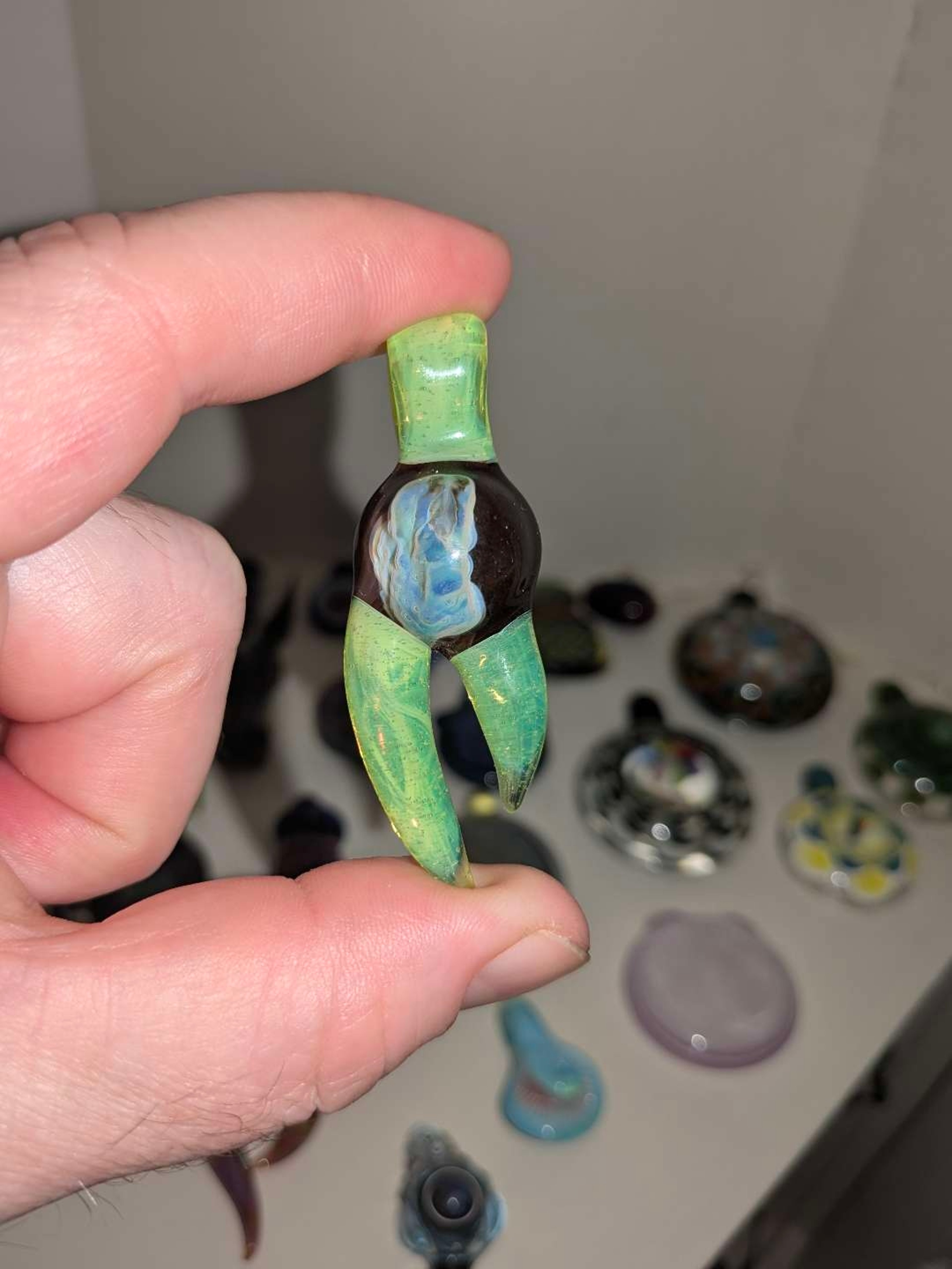 Preview pic of Fume core pendant with slyme horns