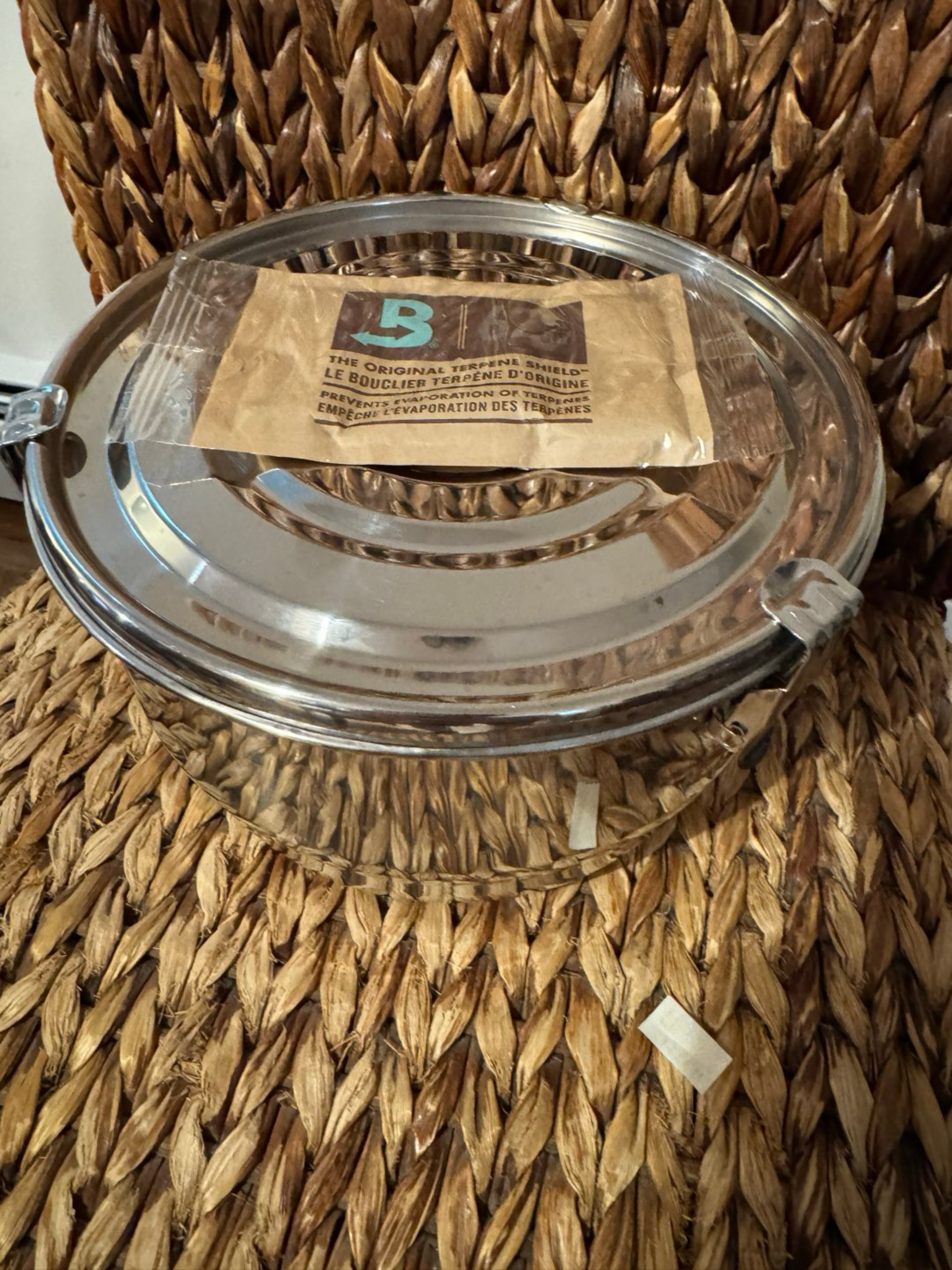 4 Liter authentic Cvault image 0